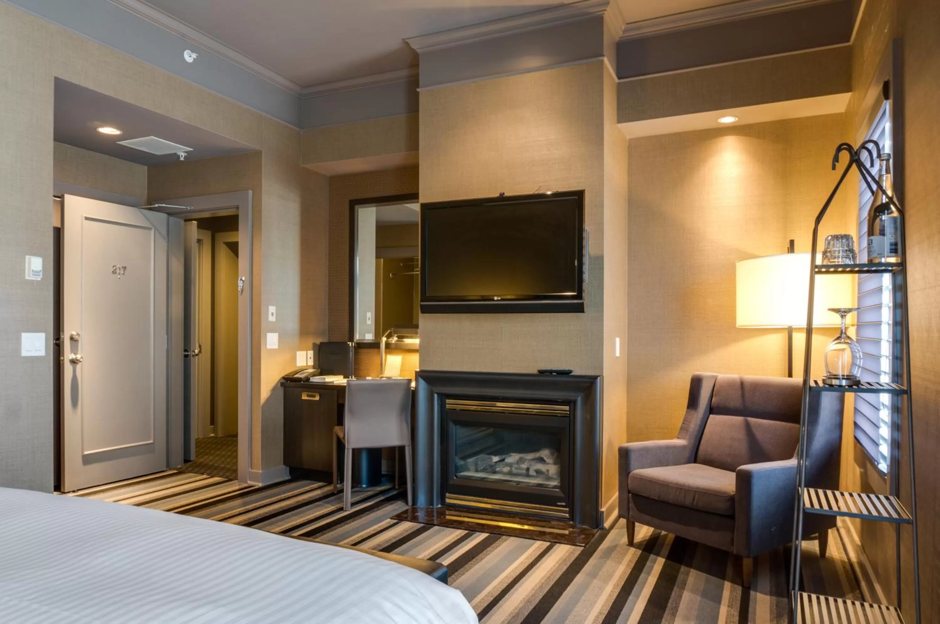 TV and multimedia, Bed in Hotel Arts Kensington