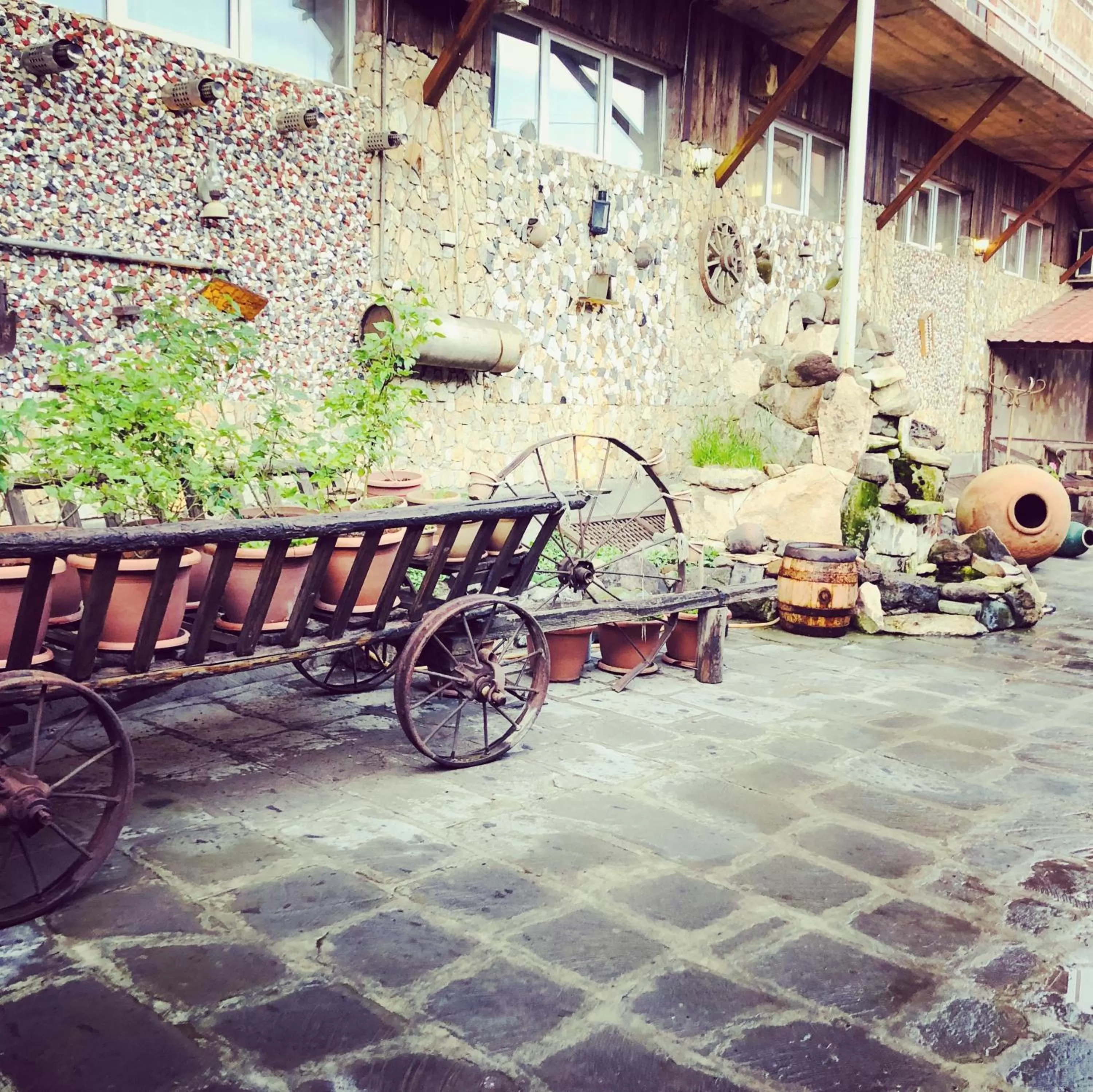 Restaurant/places to eat in Vale hotel&restaurant complex