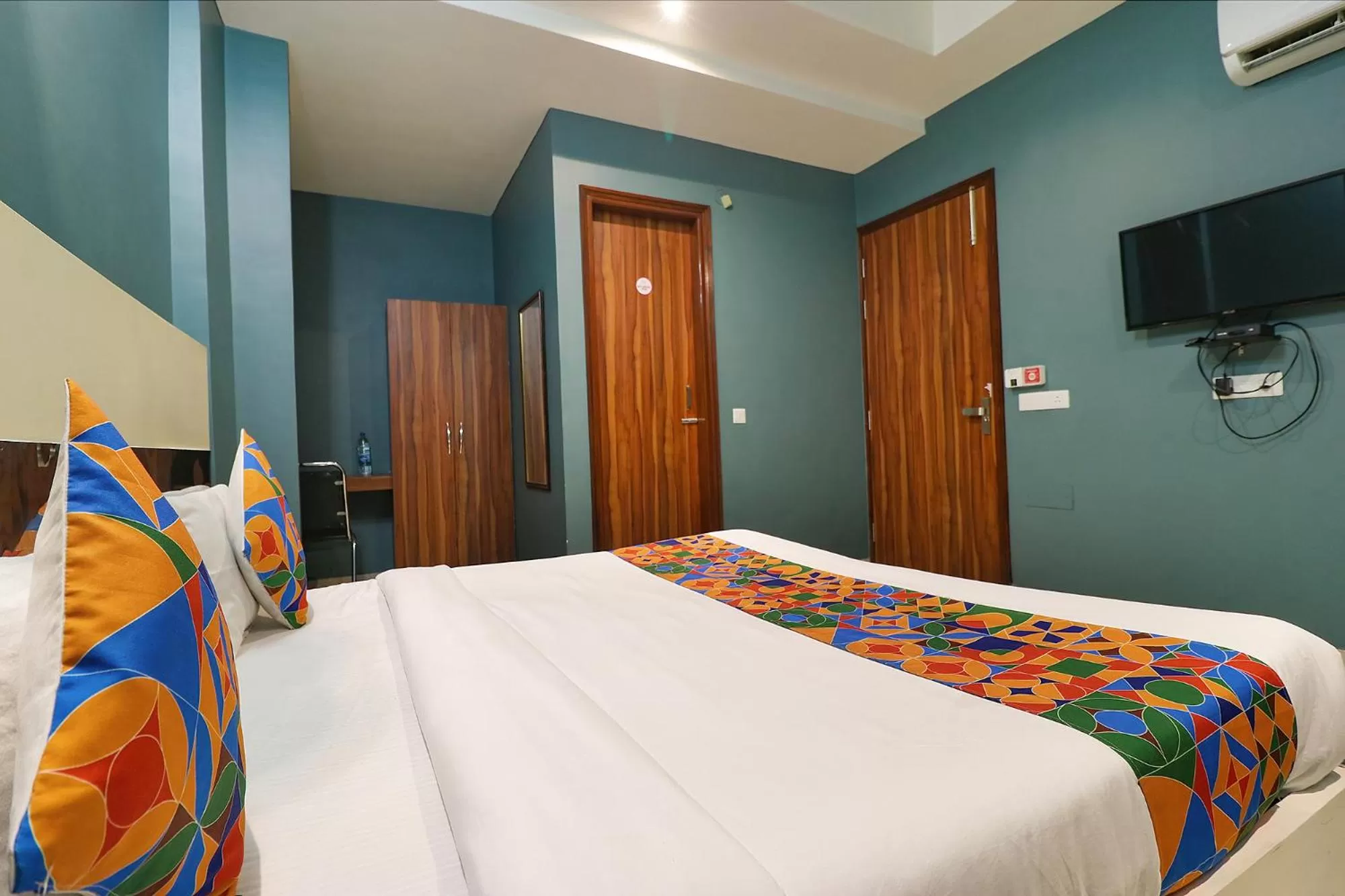 TV and multimedia, Bed in FabHotel Maxx Inn