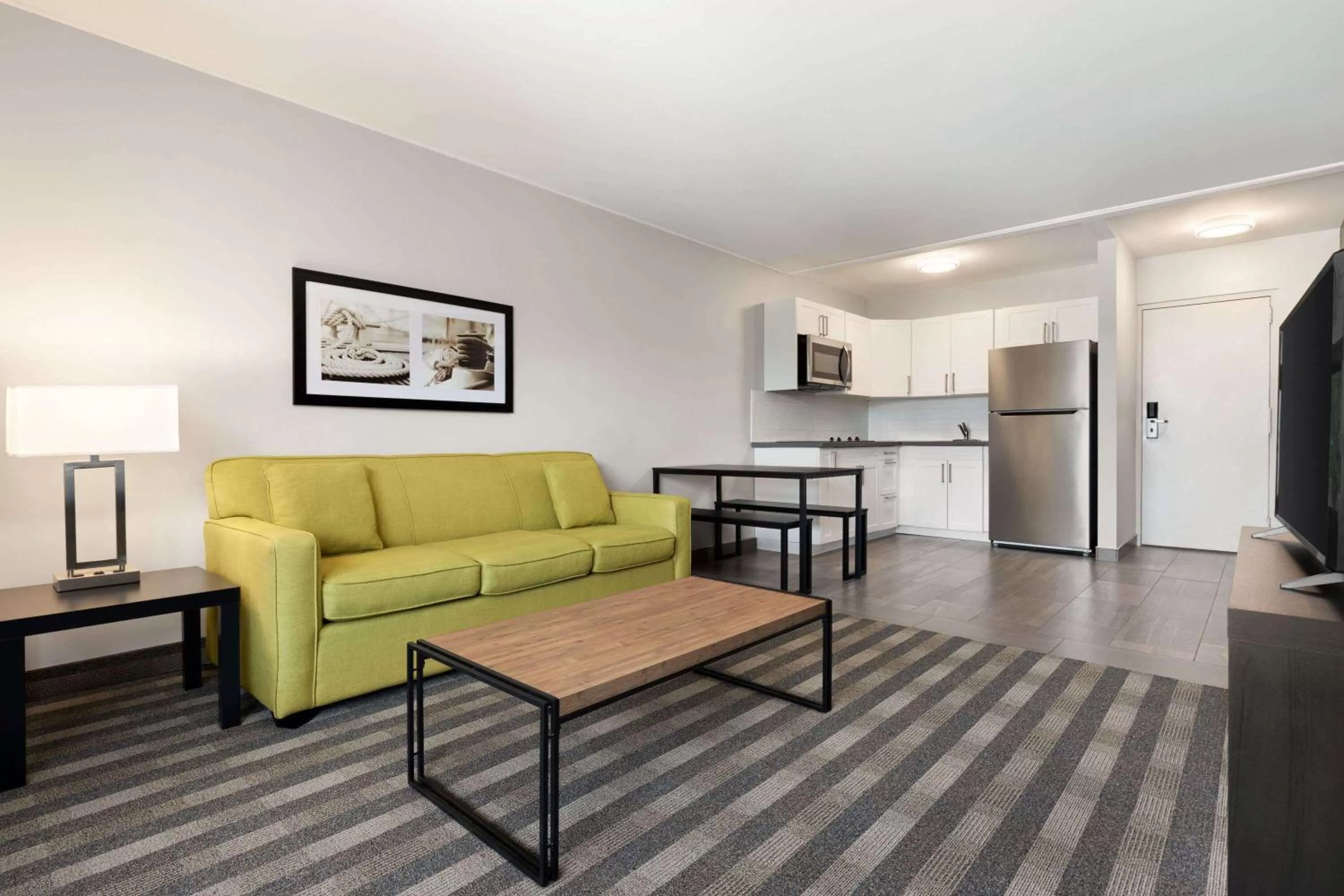 Photo of the whole room in Days Inn by Wyndham Sarnia Harbourfront