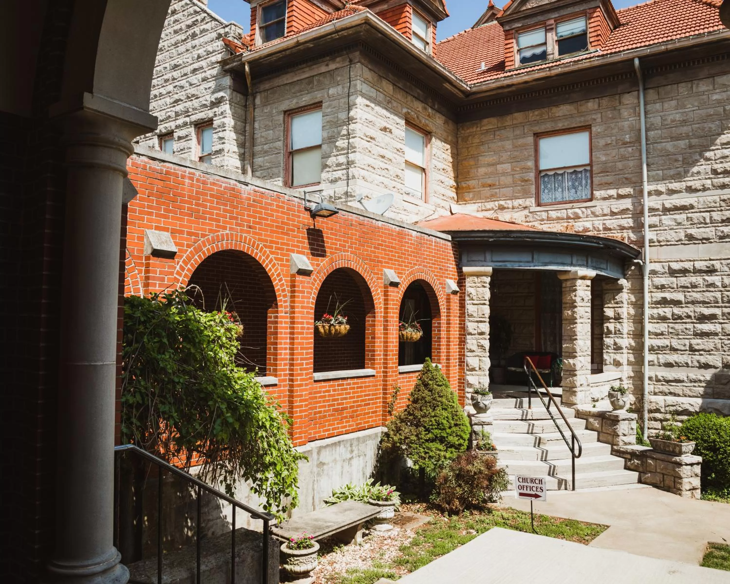 Facade/entrance in The Mansion at Elfindale