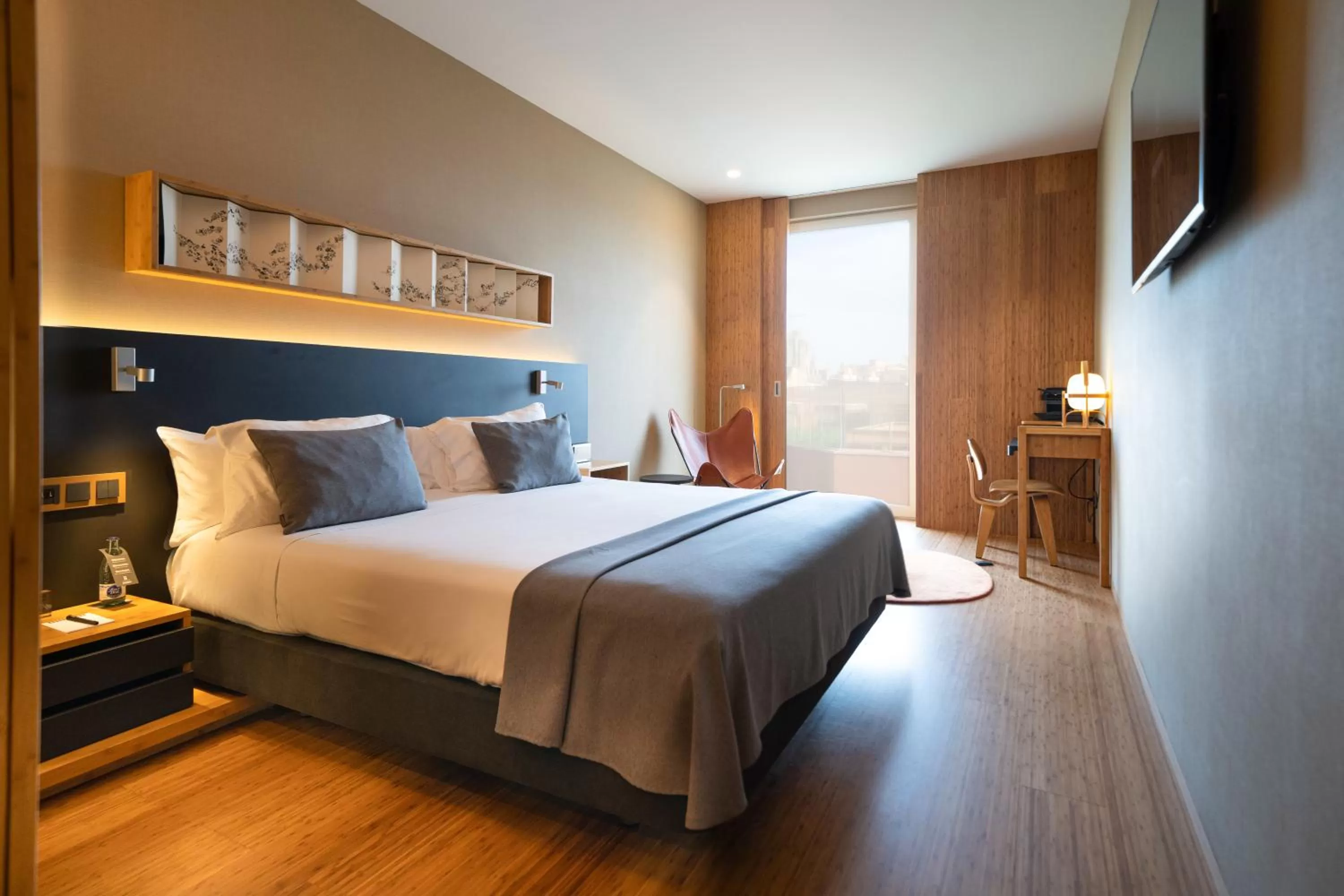 Photo of the whole room, Bed in Ocean Drive Barcelona