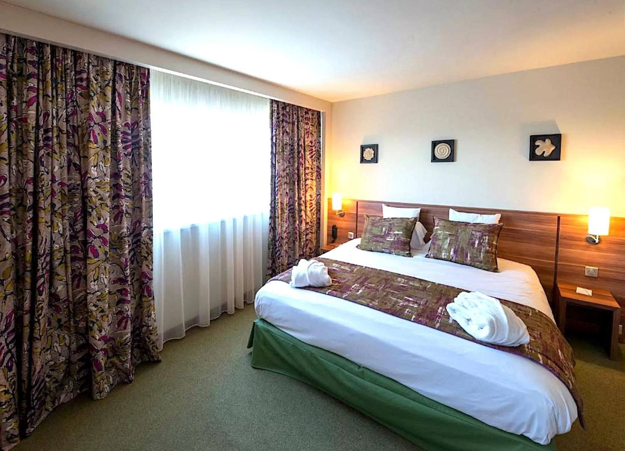 Bedroom, Bed in Kyriad Prestige Mulhouse - Basel