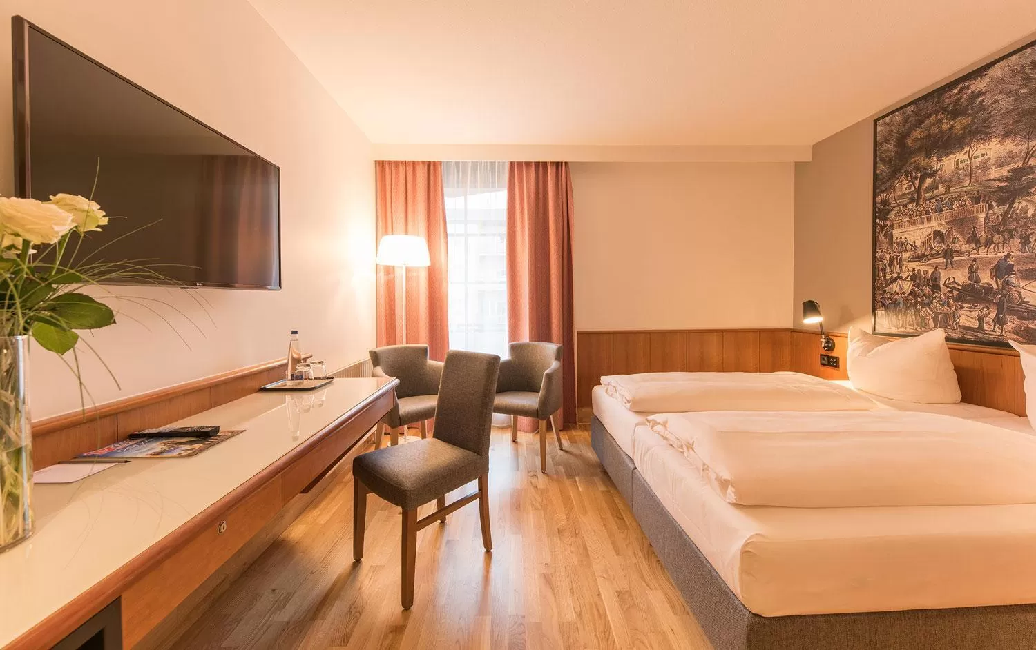 Photo of the whole room, Bed in Hotel Bayerischer Hof