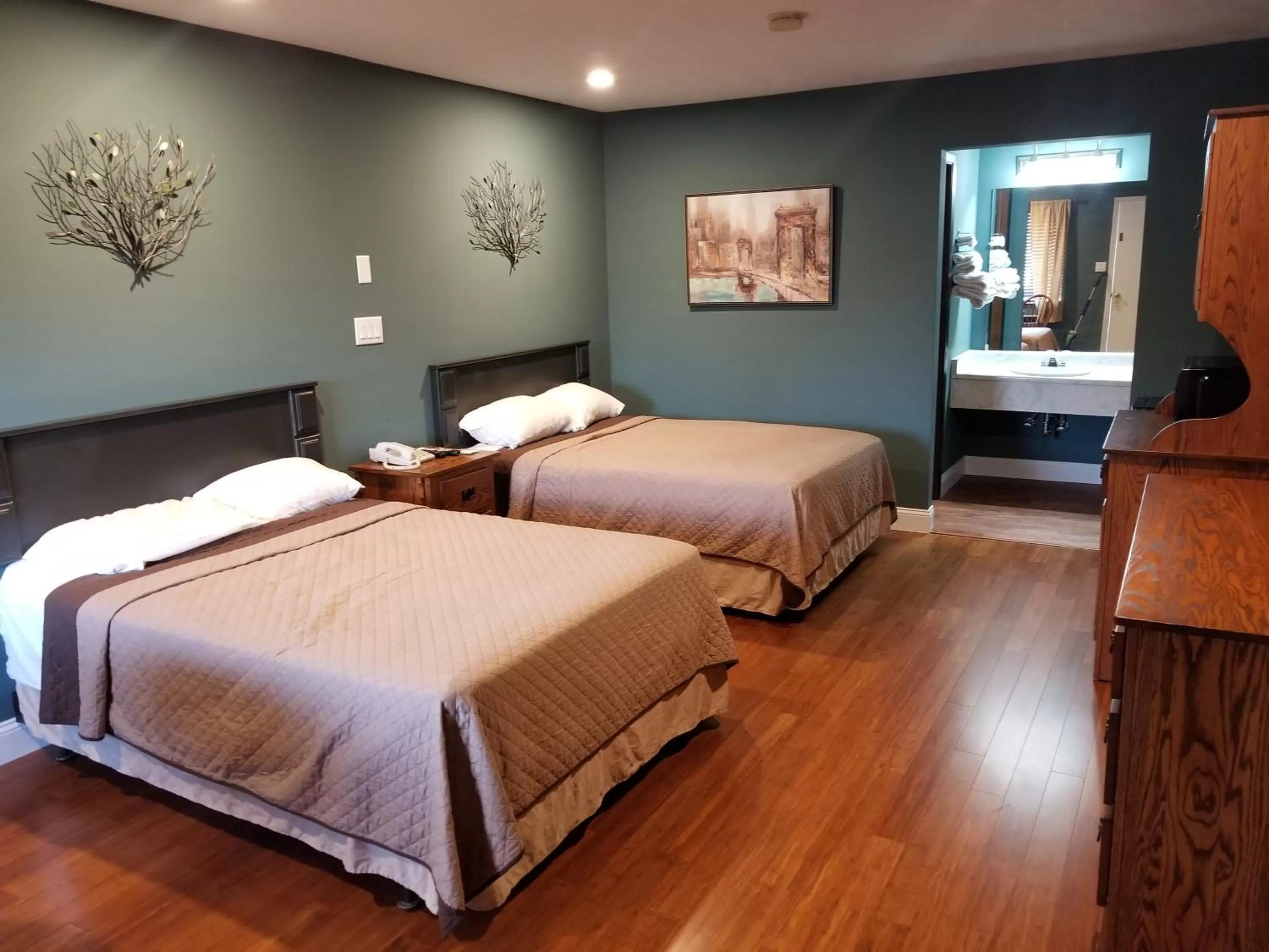 Bed in Brown's Motel