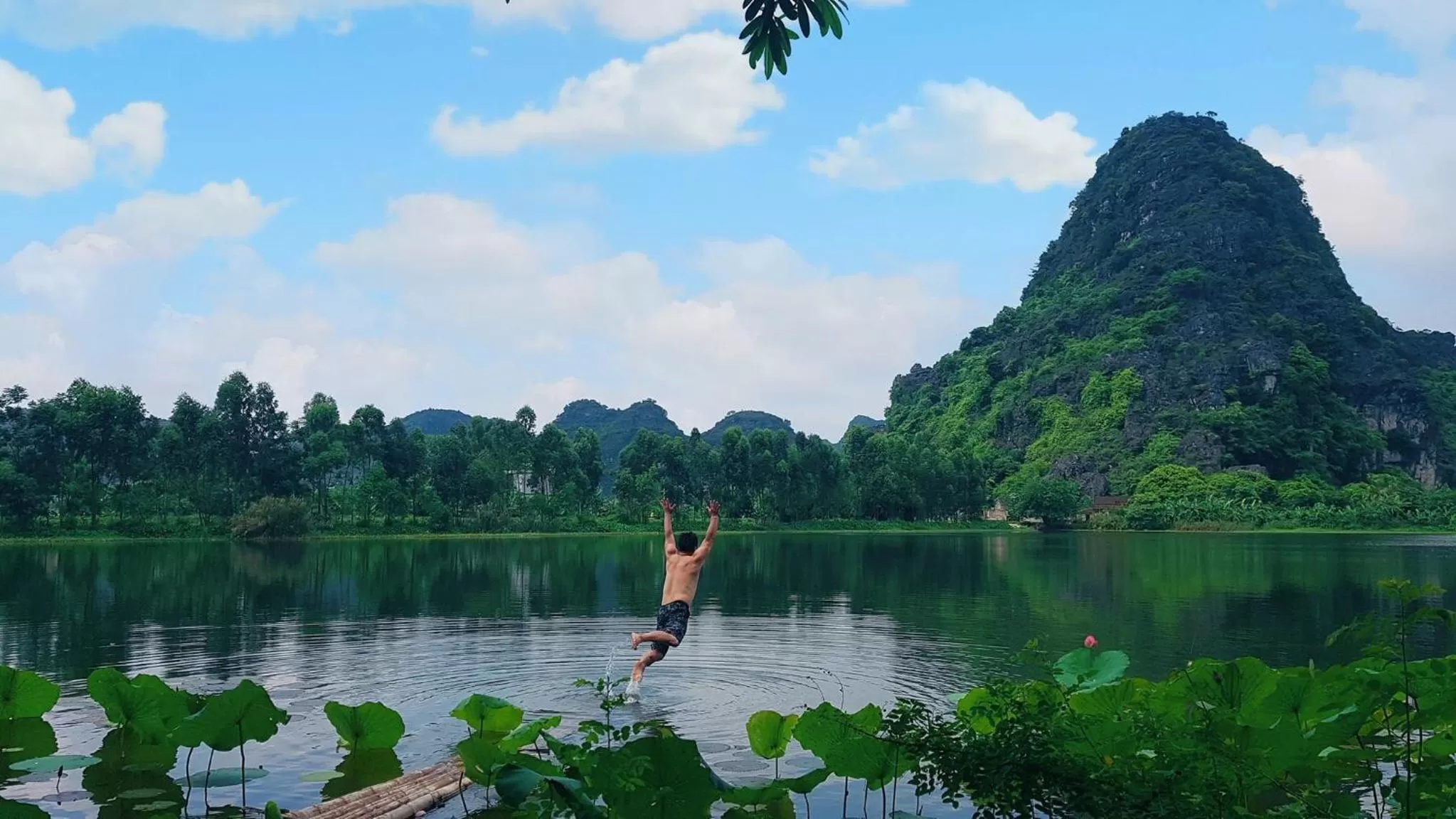People, Canoeing in Trang An Lotus Lake Homestay