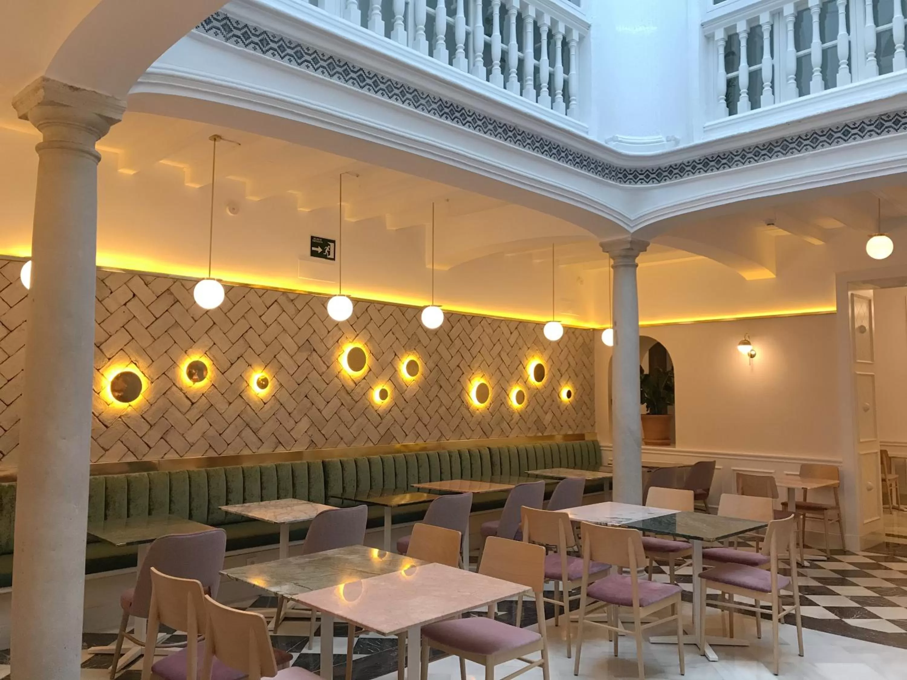 Restaurant/places to eat in Halo Boutique Hotel