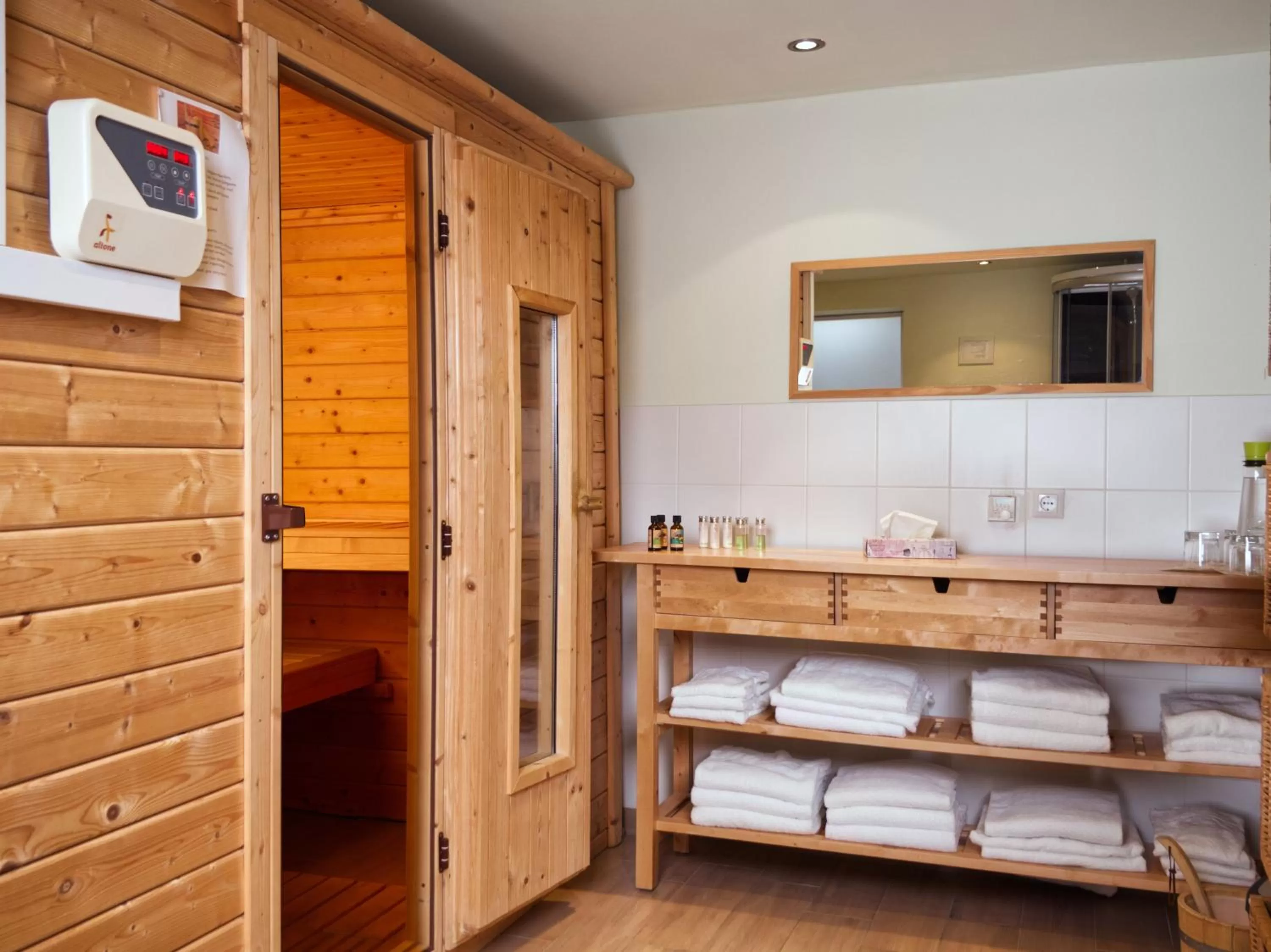 Sauna, Kitchen/Kitchenette in Hotel Garni Landhaus Sonnenstern