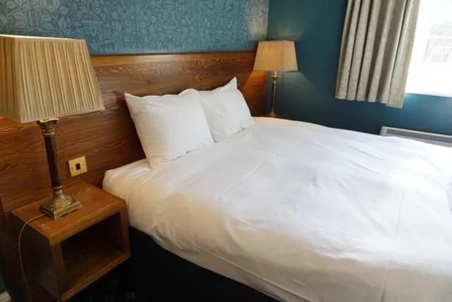 Bed in The Swan Hotel Wetherspoon