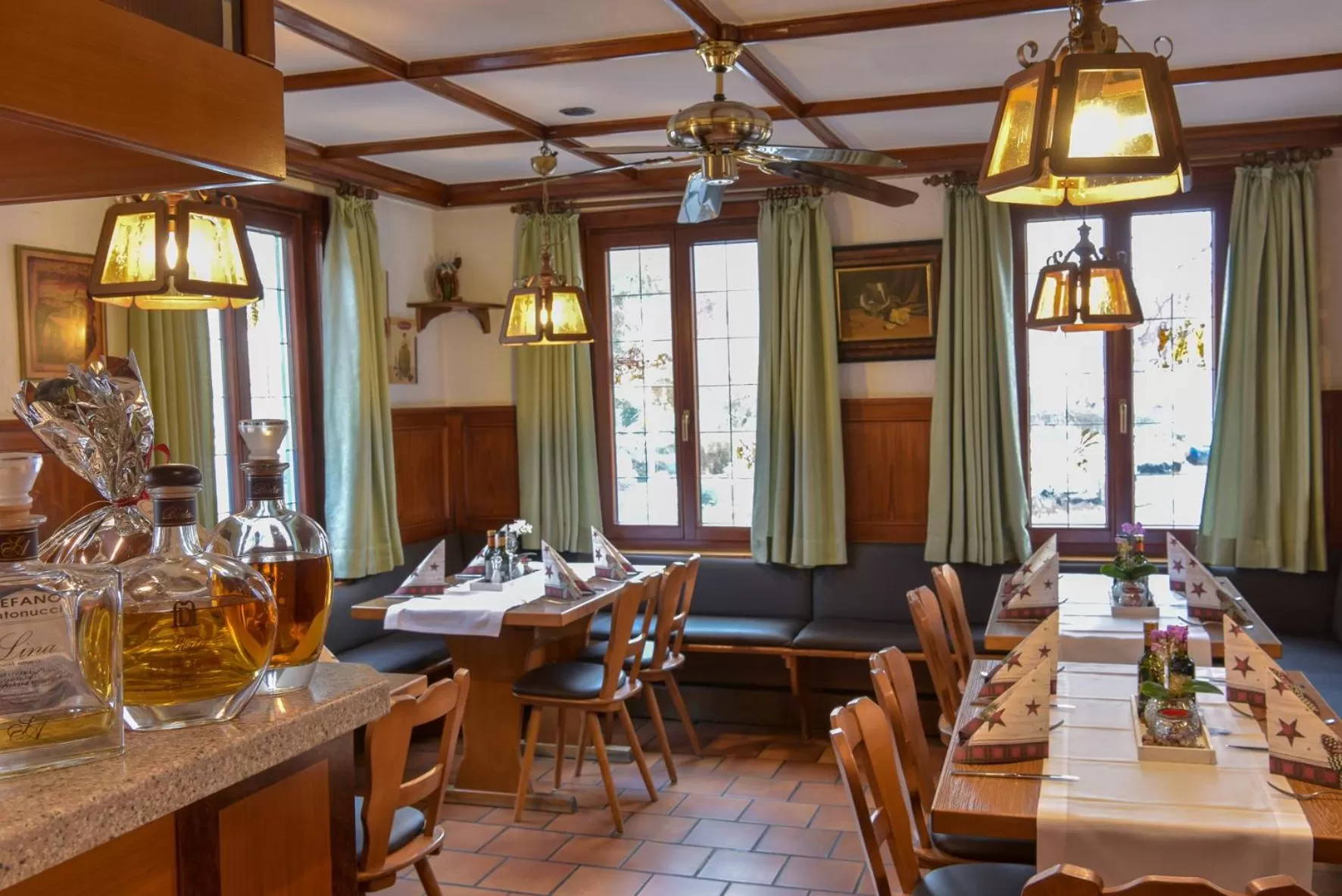 Restaurant/Places to Eat in Hotel Ristorante Rostica