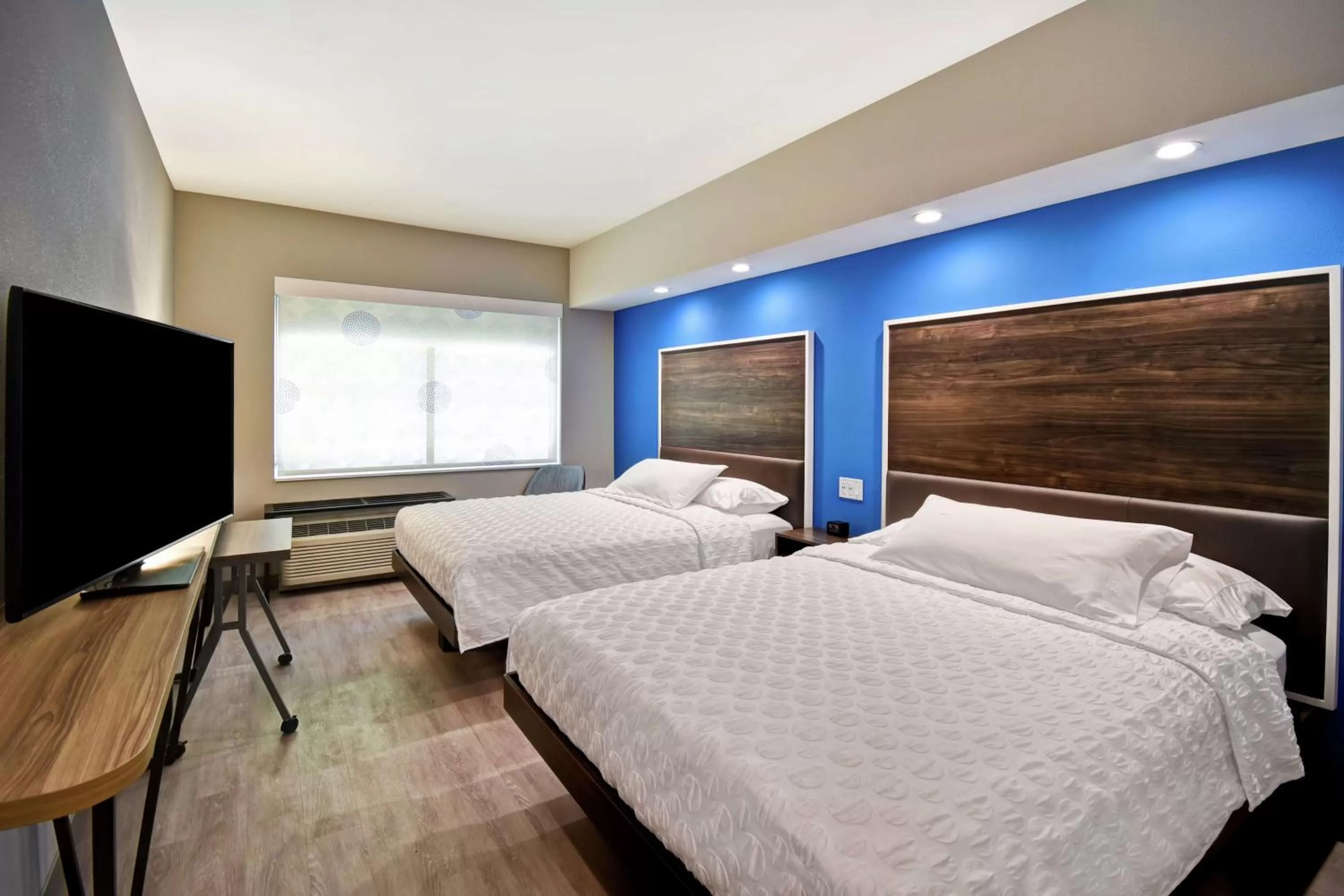 Bedroom, Bed in Tru By Hilton Deadwood