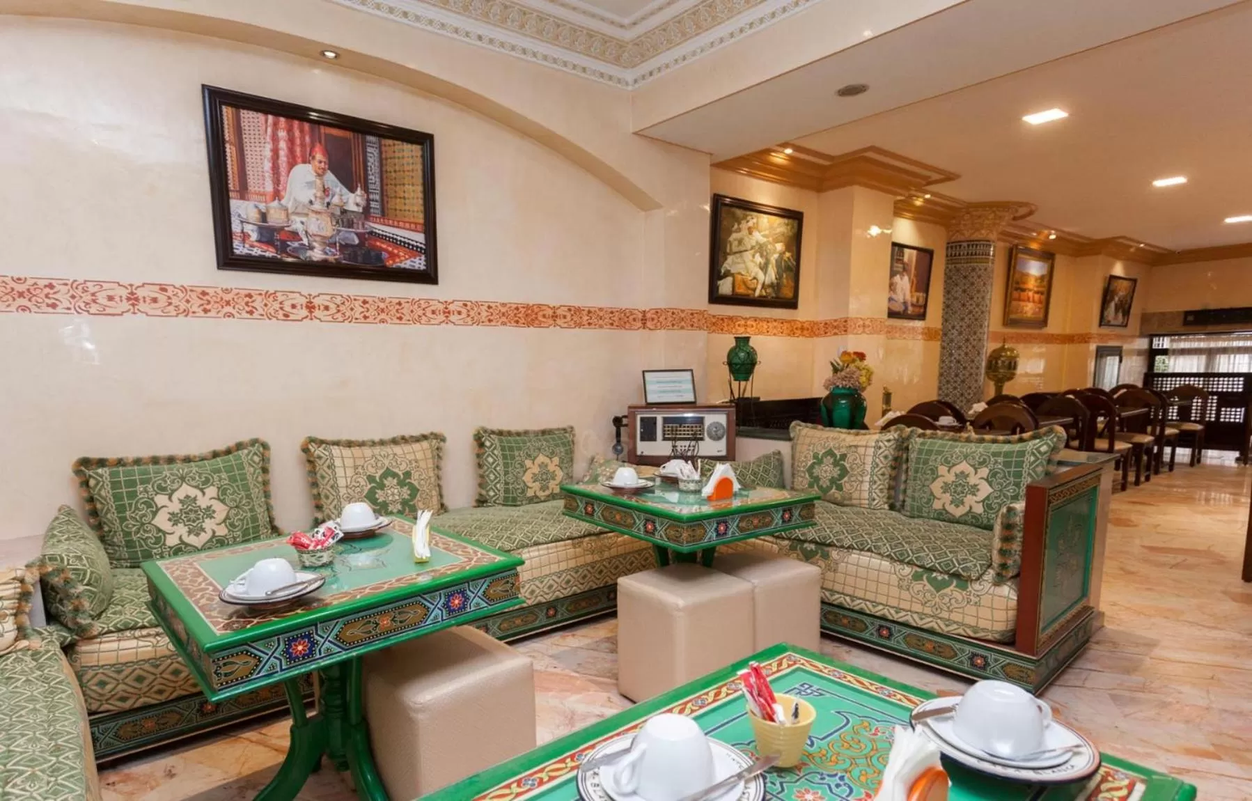 Communal lounge/ TV room, Restaurant/Places to Eat in Hôtel Astrid