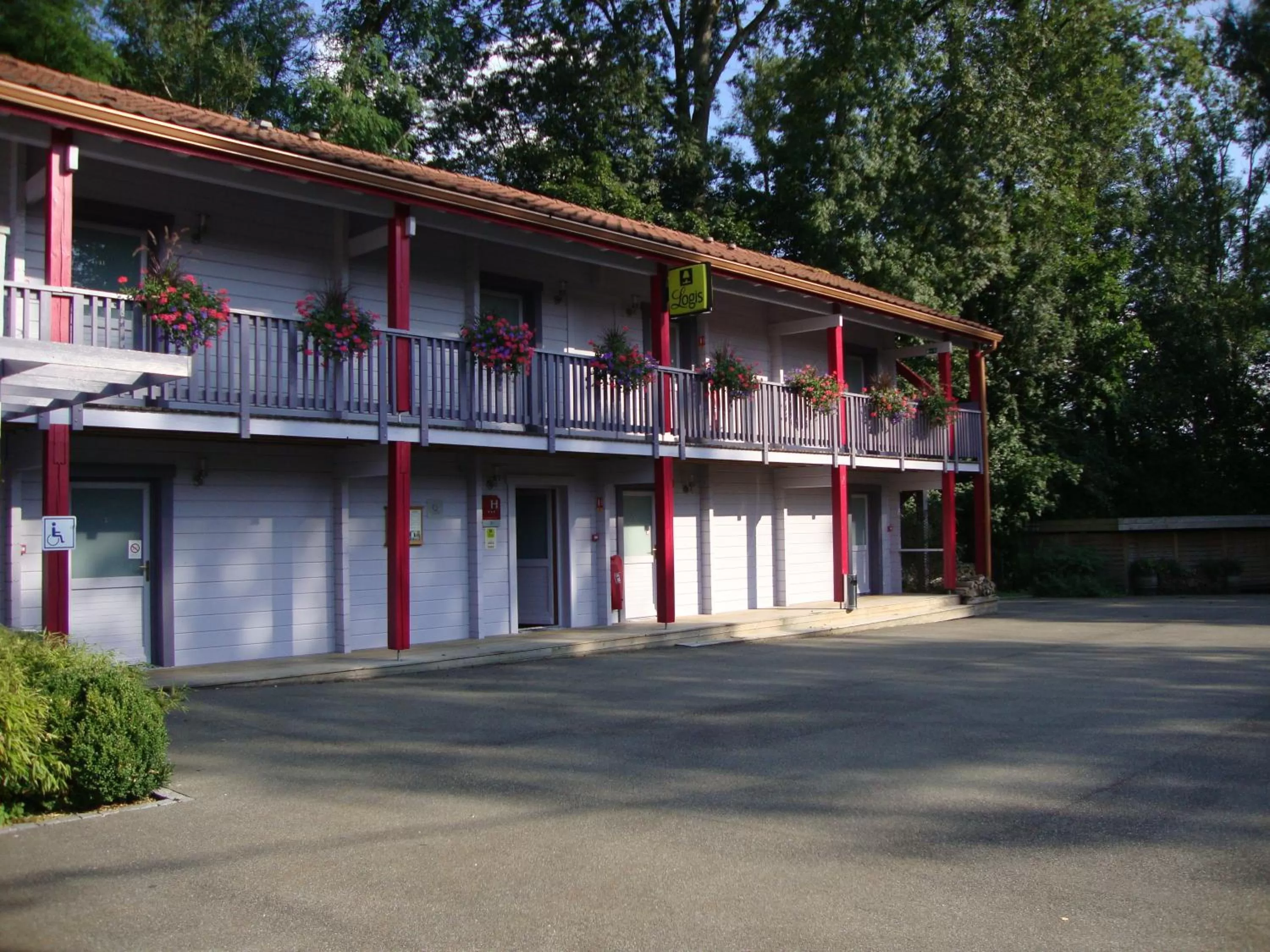 Facade/entrance, Property Building in L'Etable Gourmande