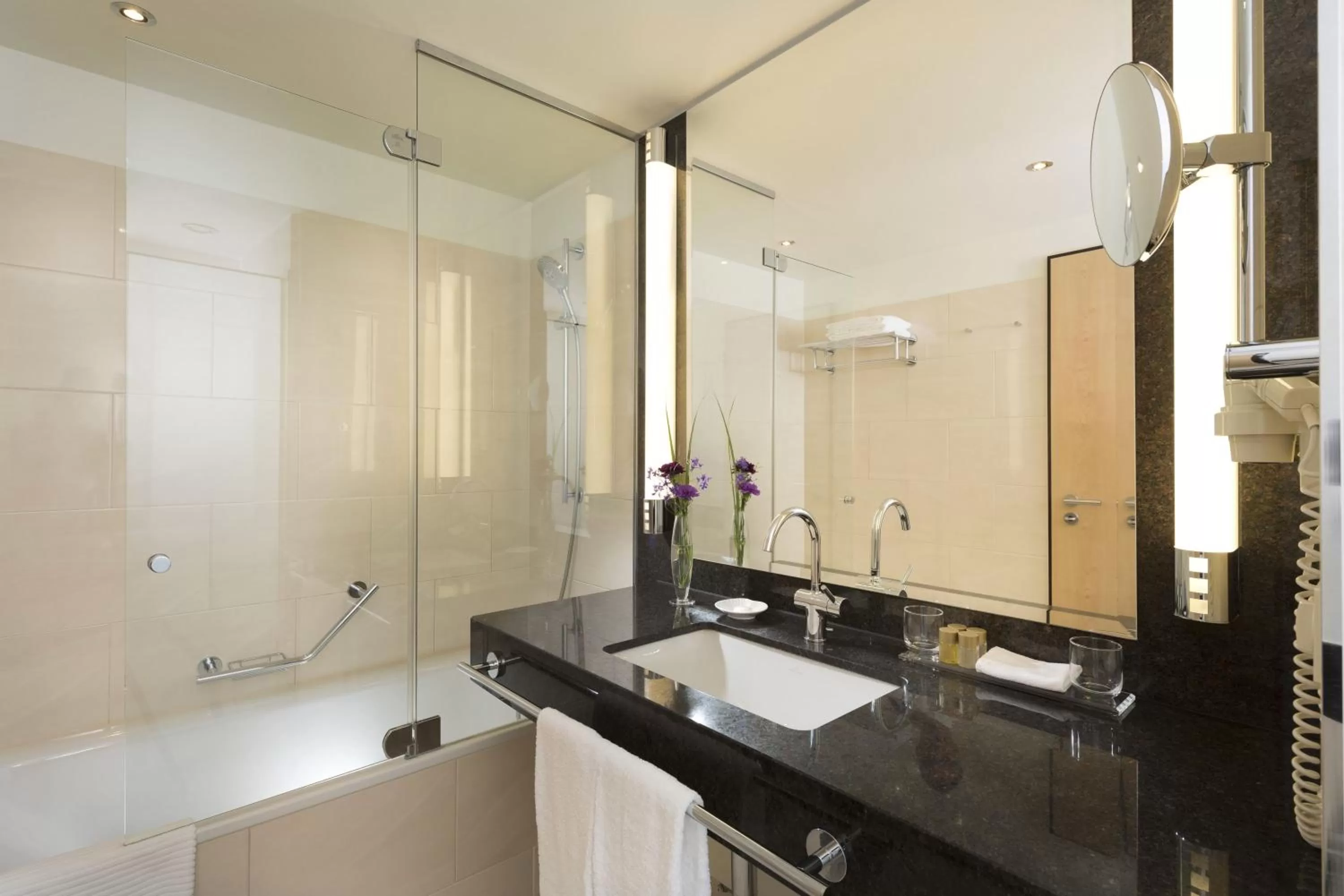 Bathroom in Maritim Hotel Düsseldorf