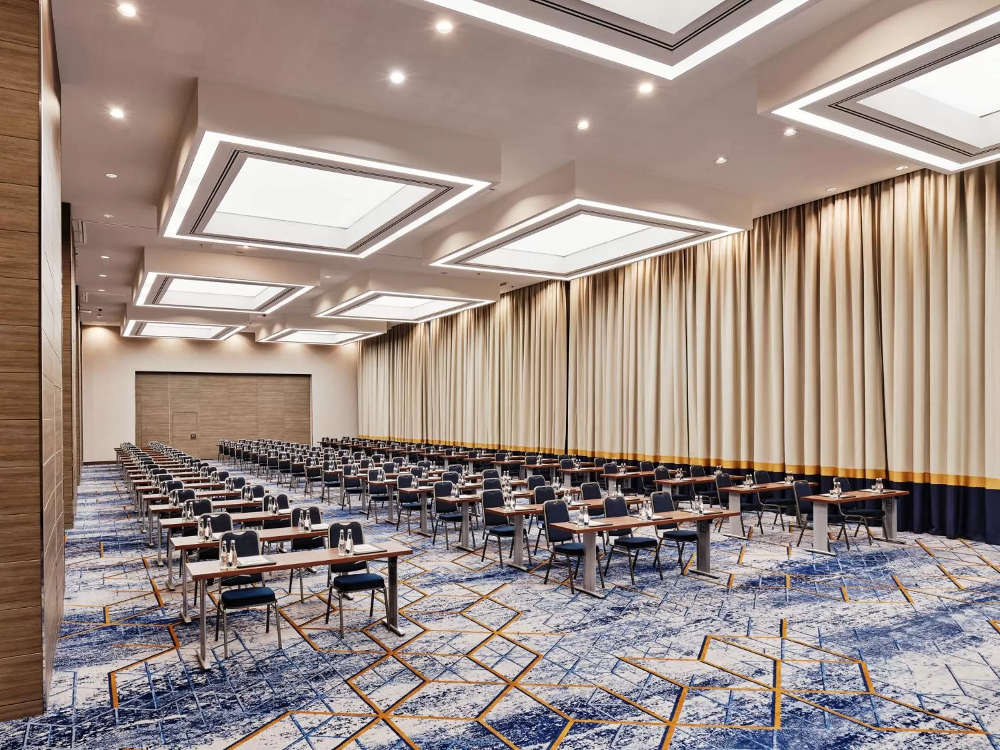 Meeting/conference room in InterContinental Warszawa by IHG