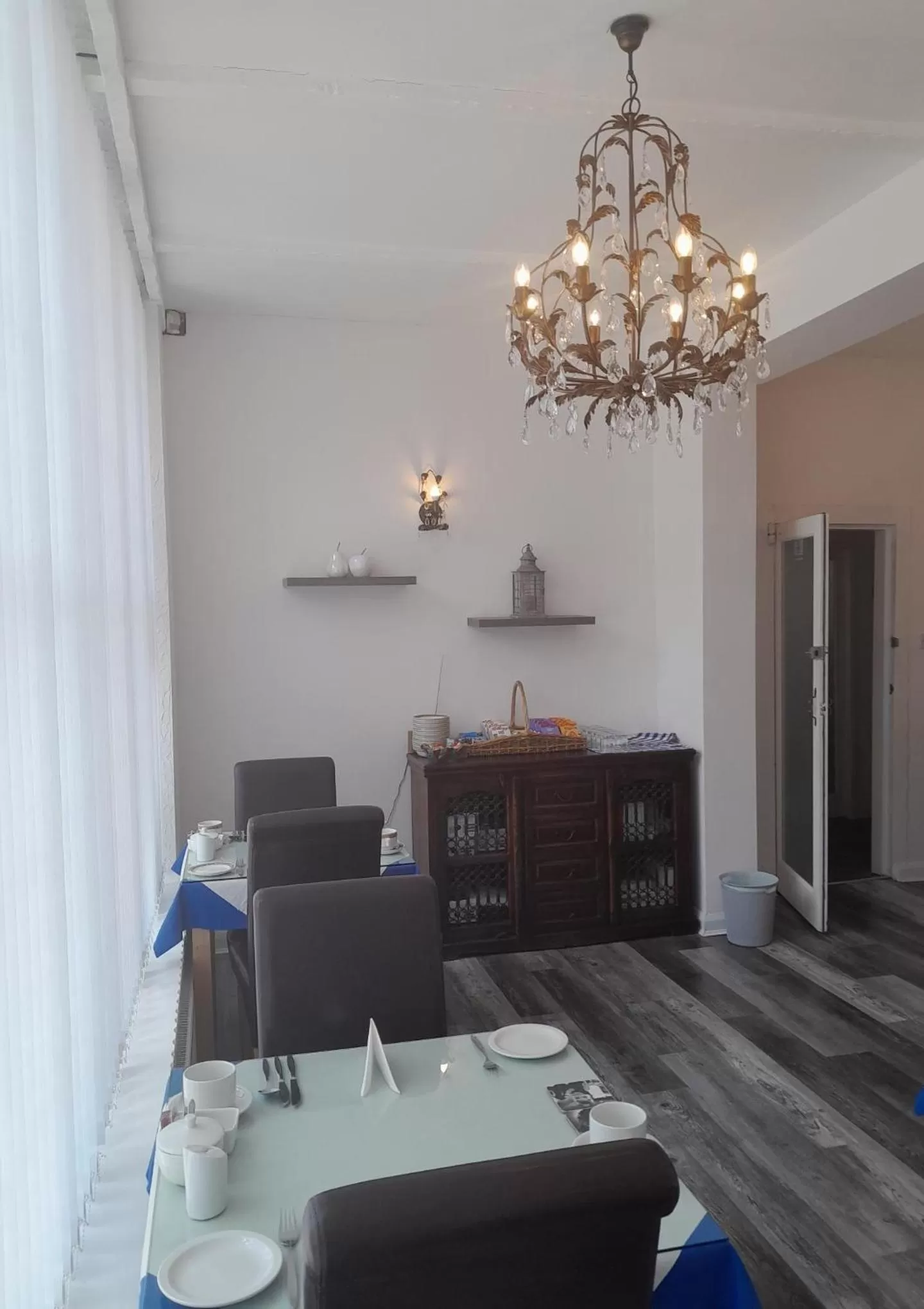 Restaurant/places to eat in Legends Hotel