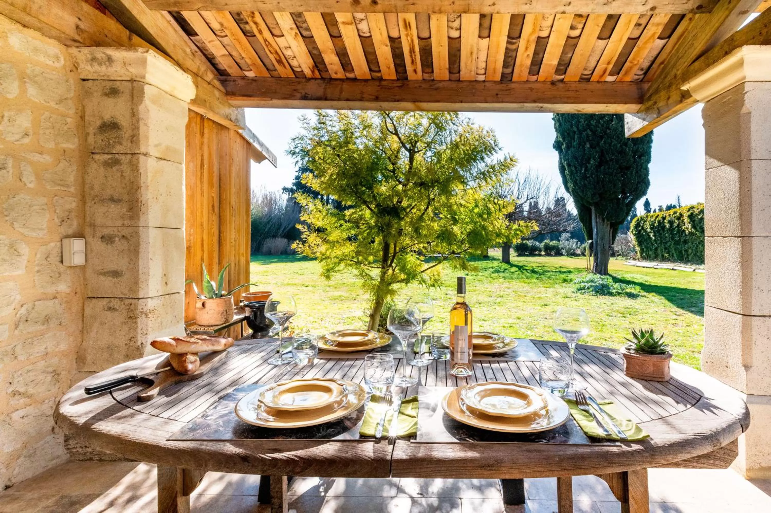 Kitchen or kitchenette in Sous les Platanes B&B