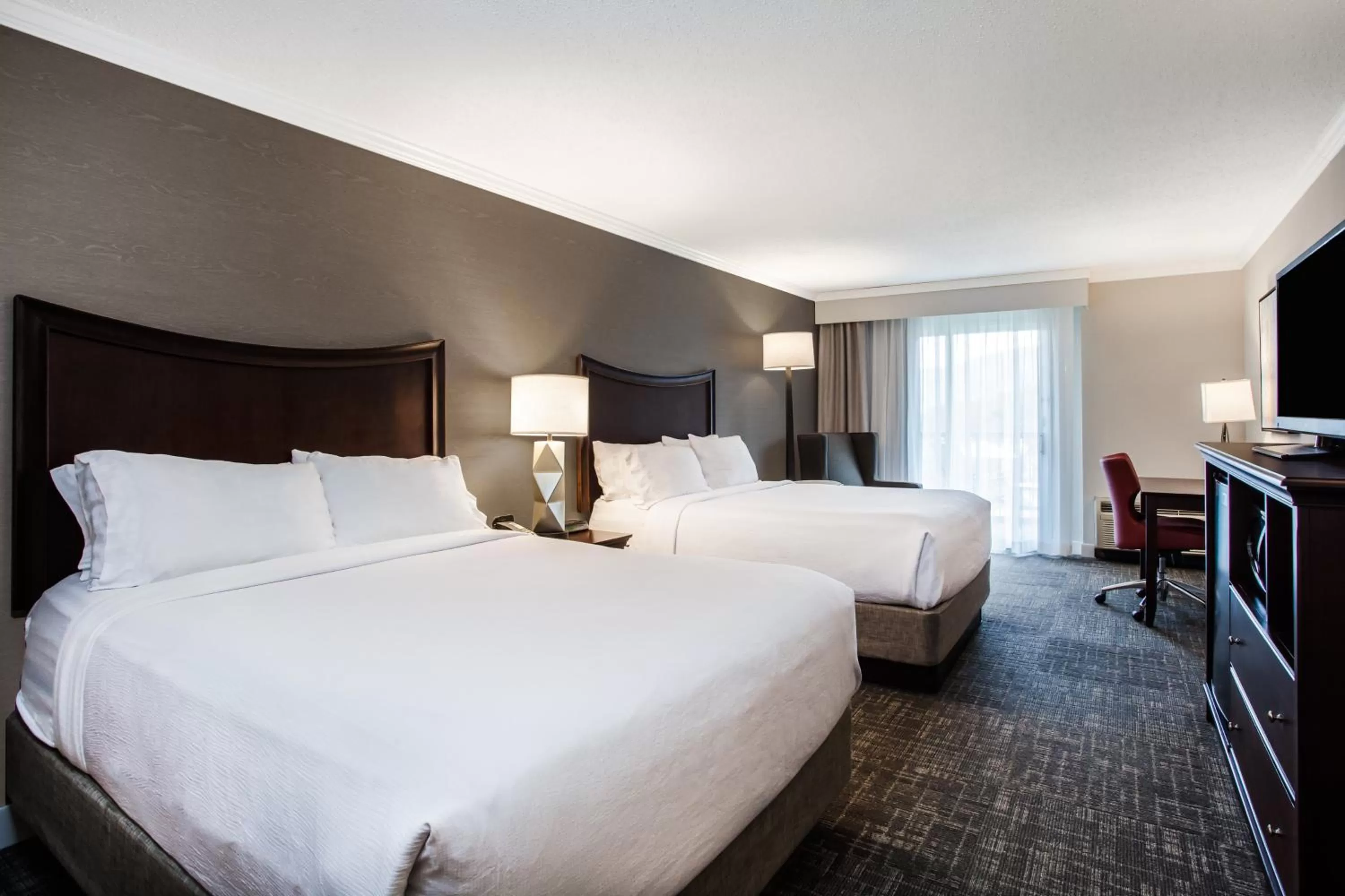 Photo of the whole room, Bed in Holiday Inn Resort Lake George by IHG