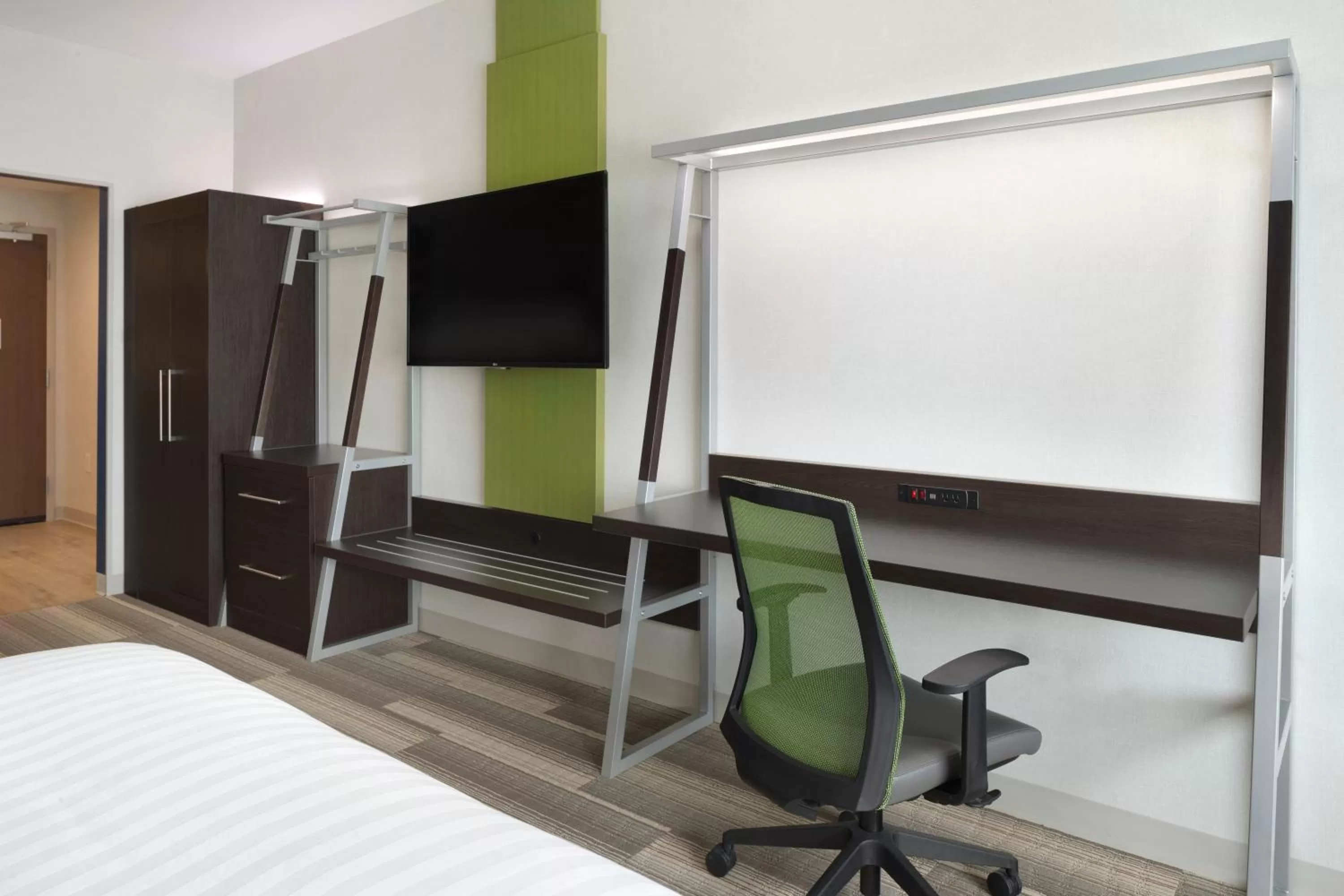 TV and multimedia, Bed in Holiday Inn Express Atlanta SW - Newnan by IHG