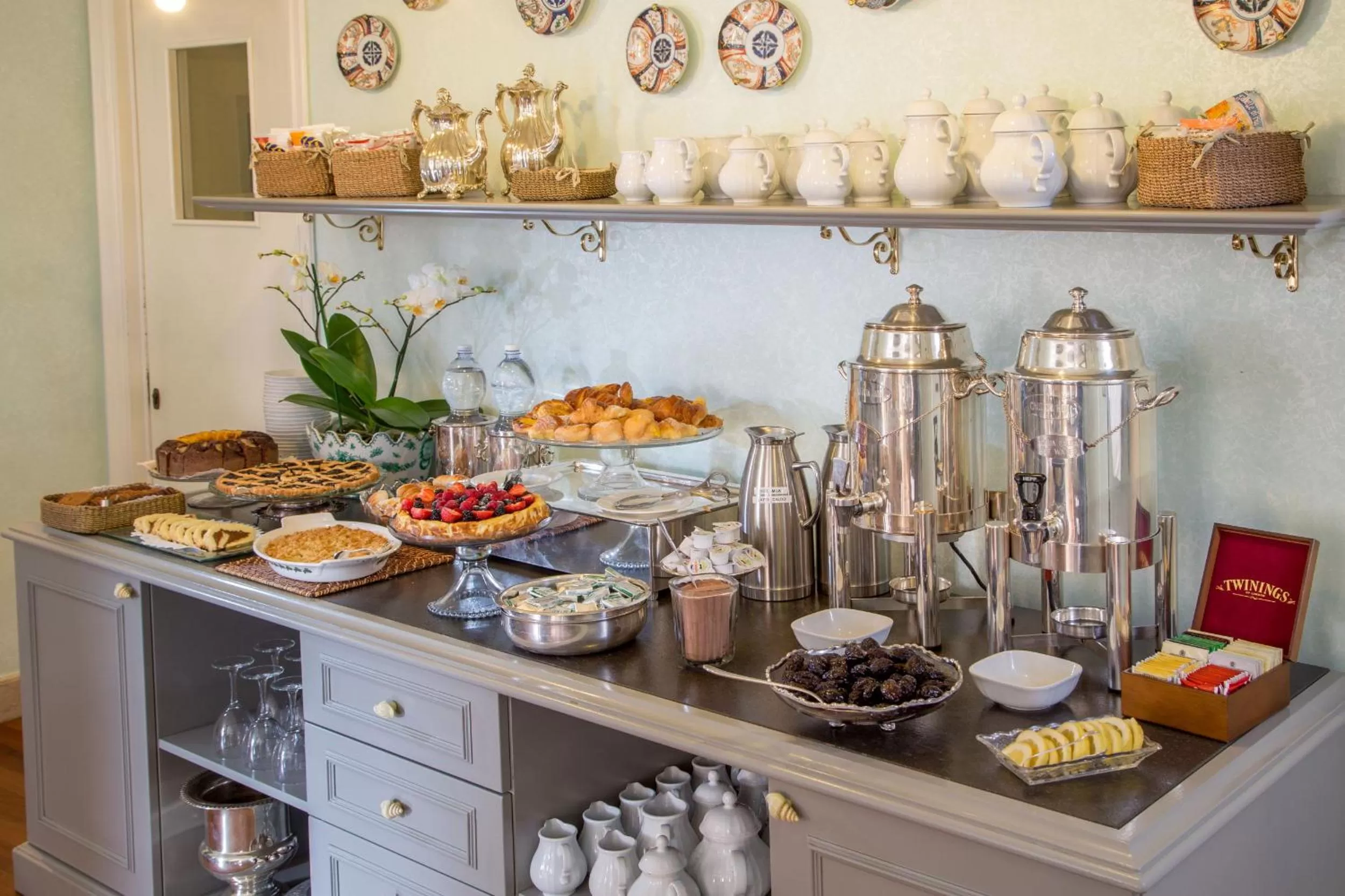 Buffet breakfast in Hotel Mozart