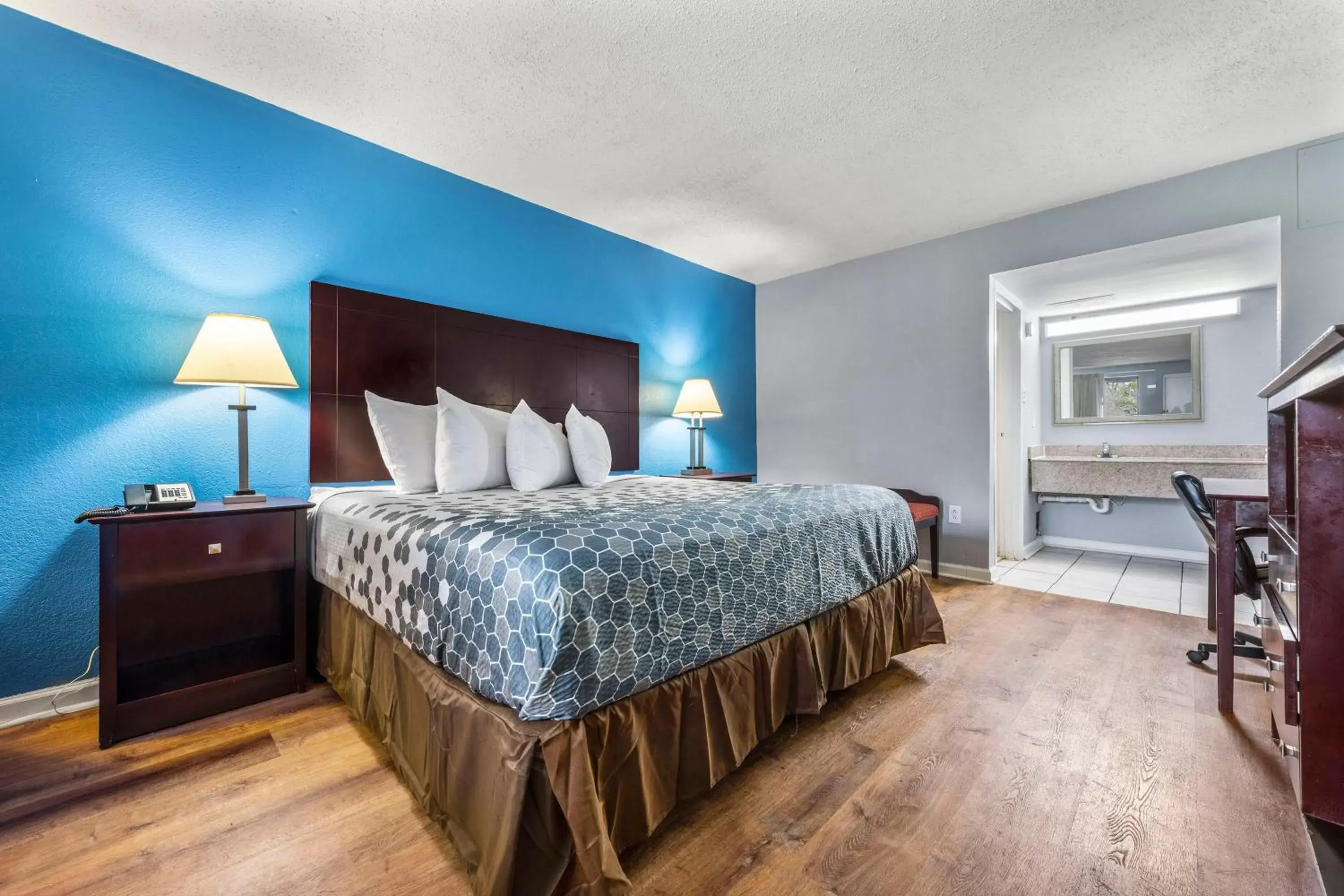 King Room - Accessible/Non-Smoking in Econo Lodge Inn & Suites Virginia Beach - Norfolk King Room - Accessible/Non-Smoking in Econo Lodge Inn & Suites Virginia Beach - Norfolk