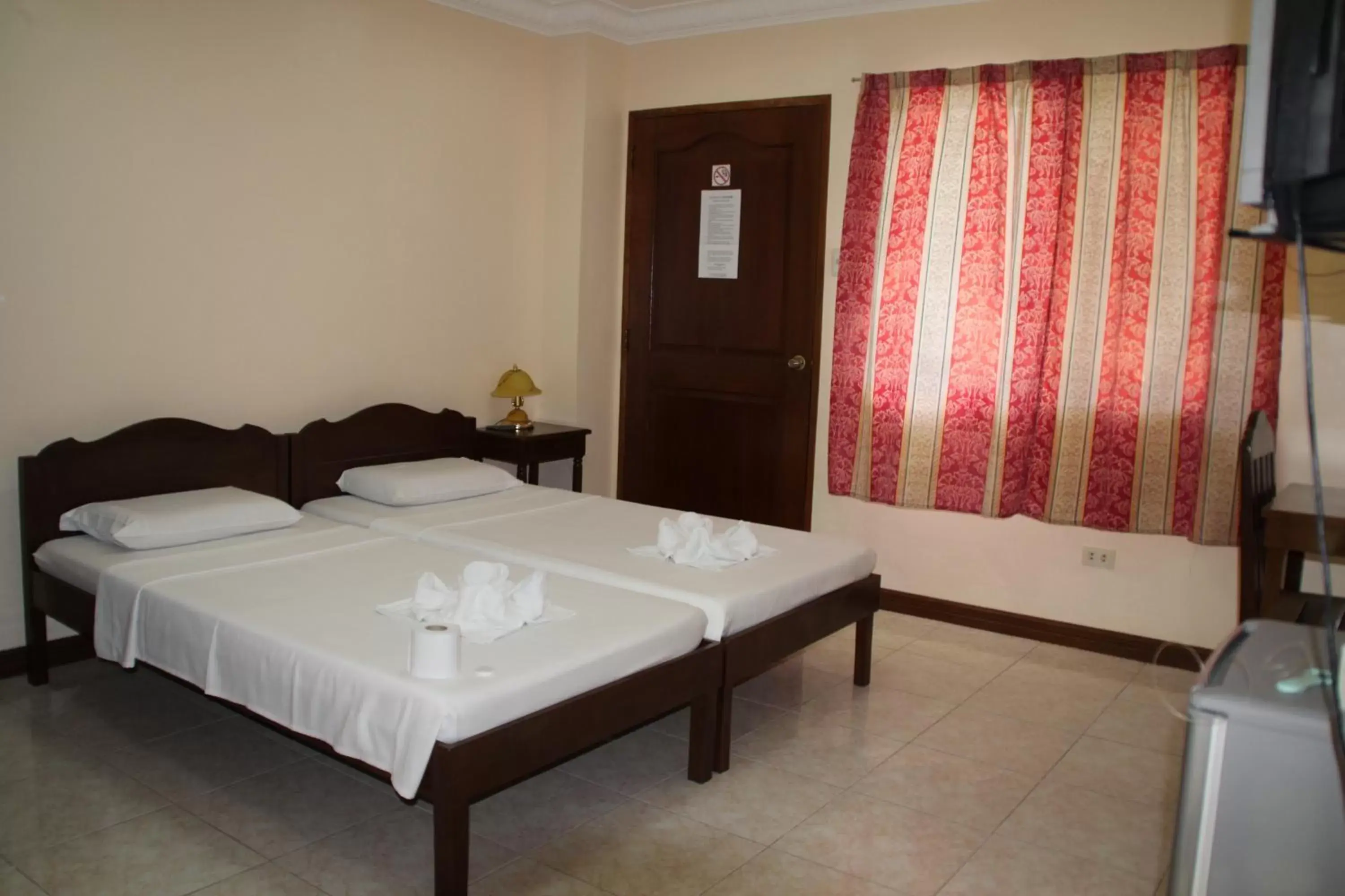 Deluxe Twin Room with Sea View in Wellbeach Dive Resort Deluxe Twin Room with Sea View in Wellbeach Dive Resort