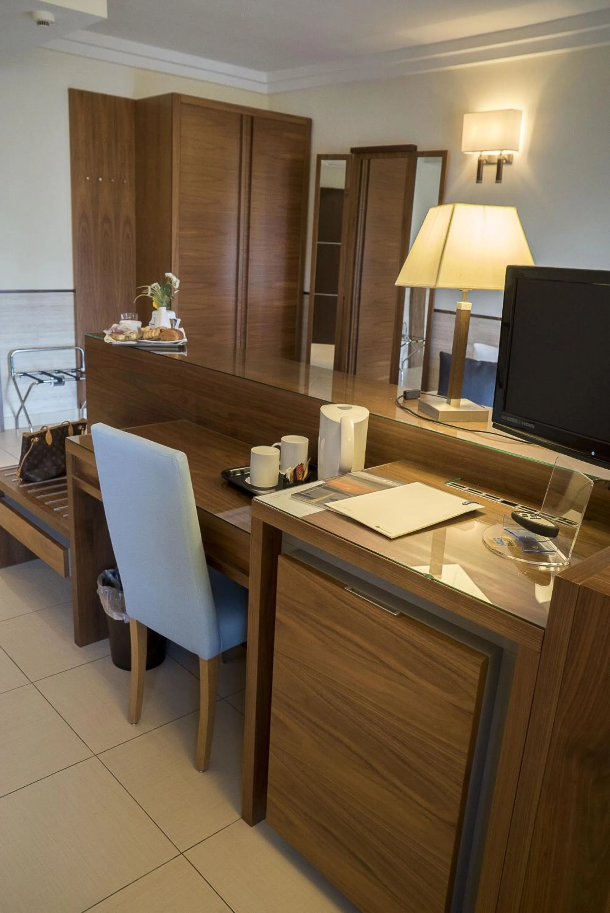 Seating area in Suites & Residence Hotel