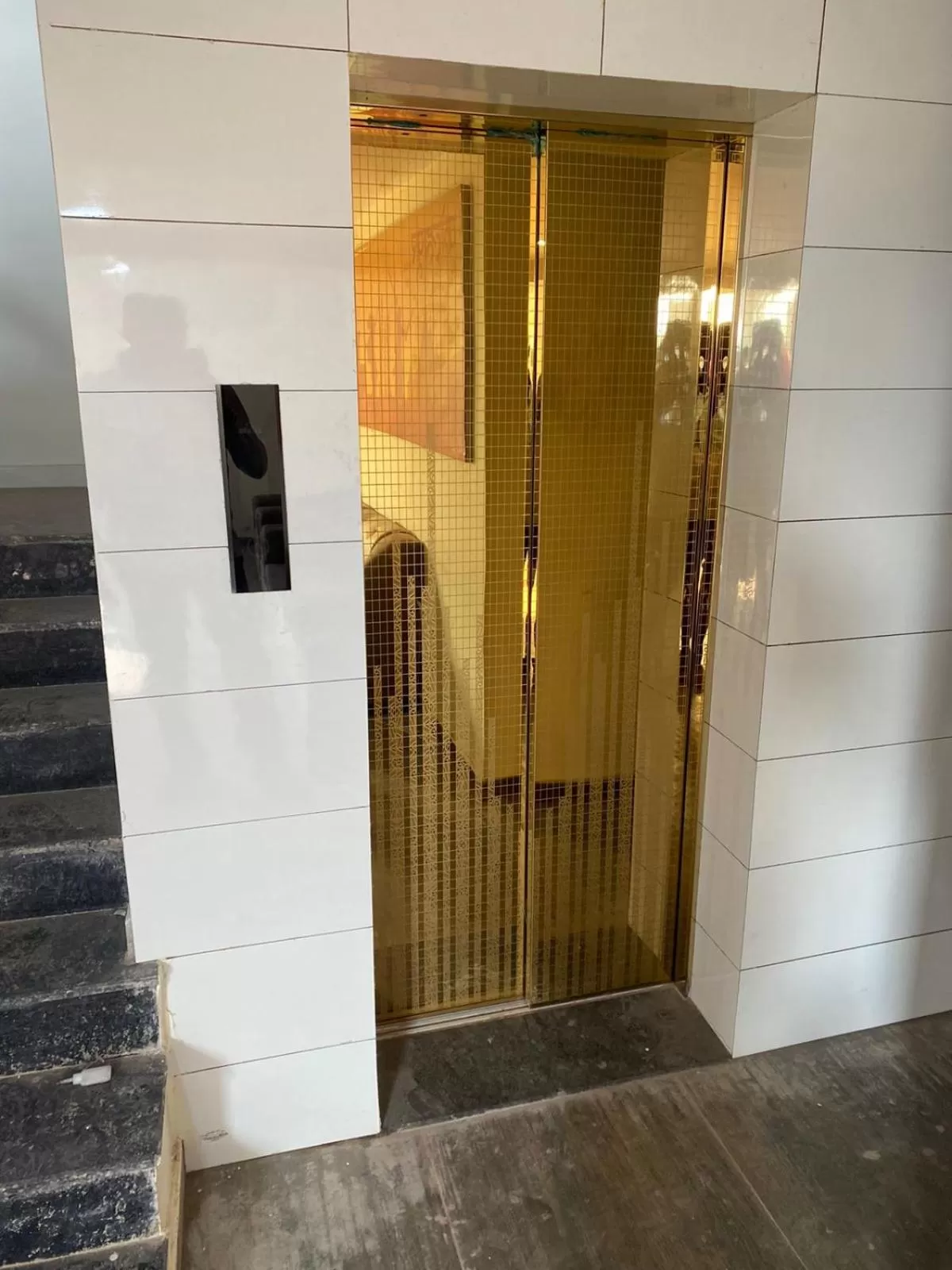 elevator in Hotel Jurkis, Kolhapur