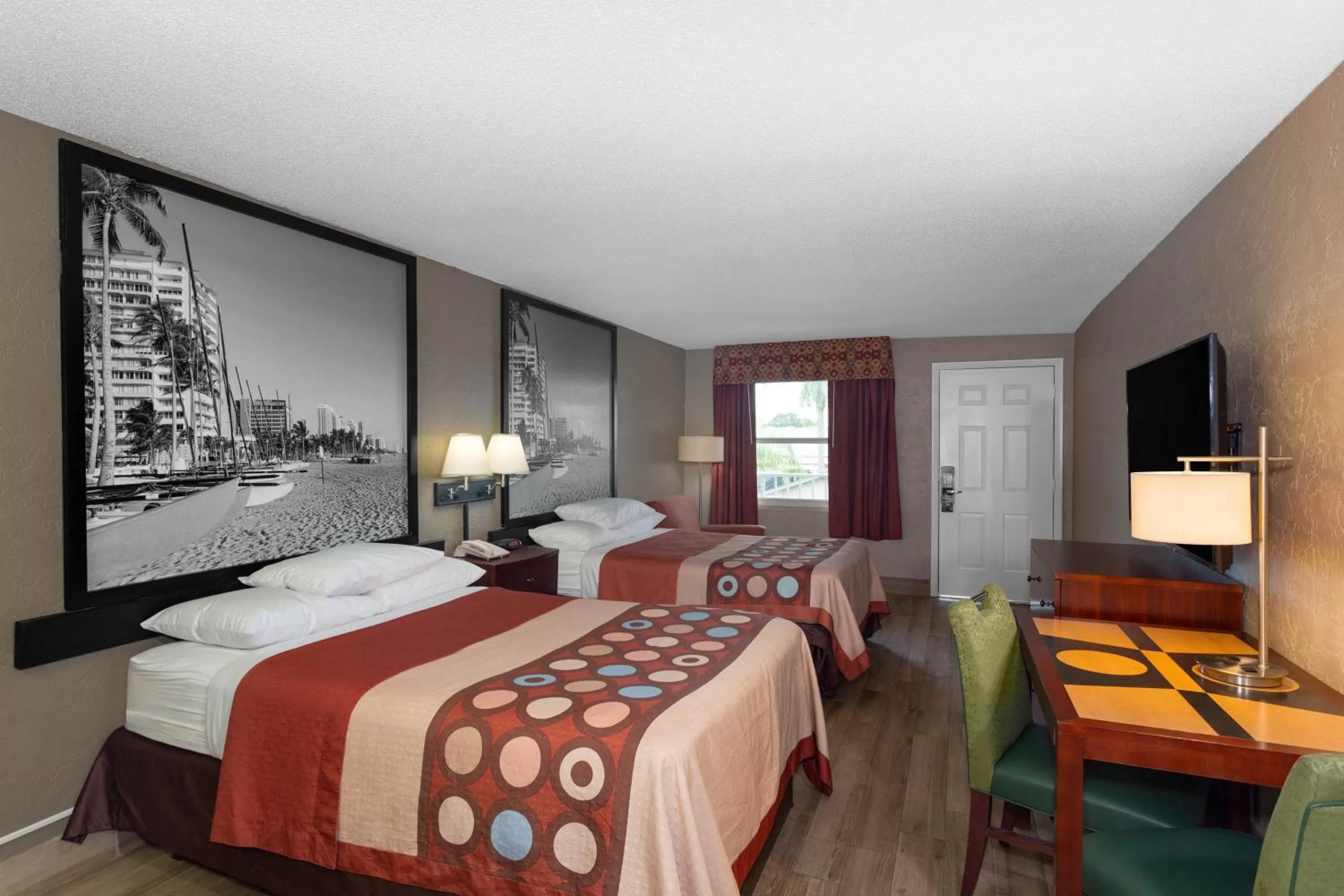 Photo of the whole room, Bed in Super 8 by Wyndham Bradenton Sarasota Area