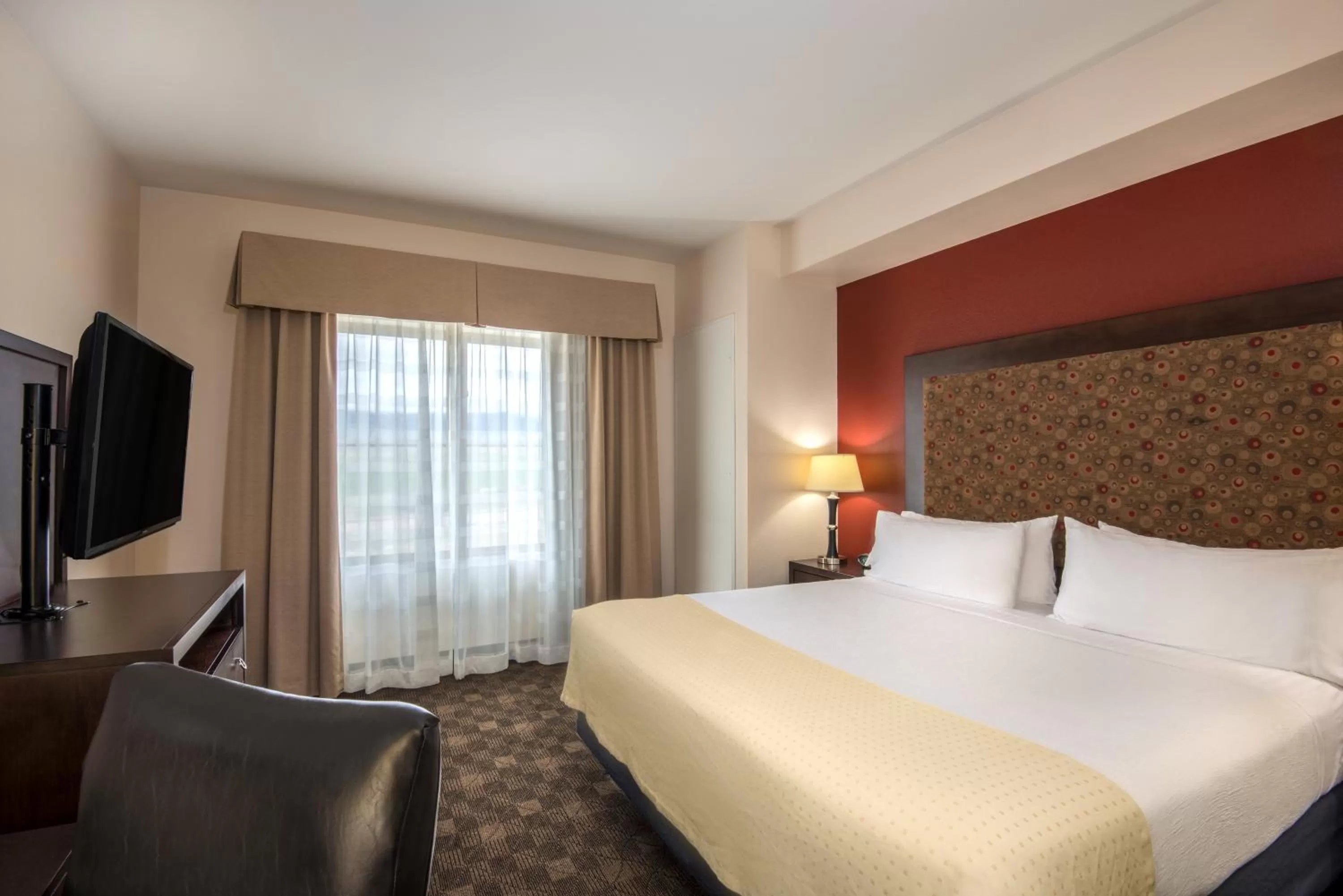 Photo of the whole room, Bed in Holiday Inn Casper East-Medical Center by IHG