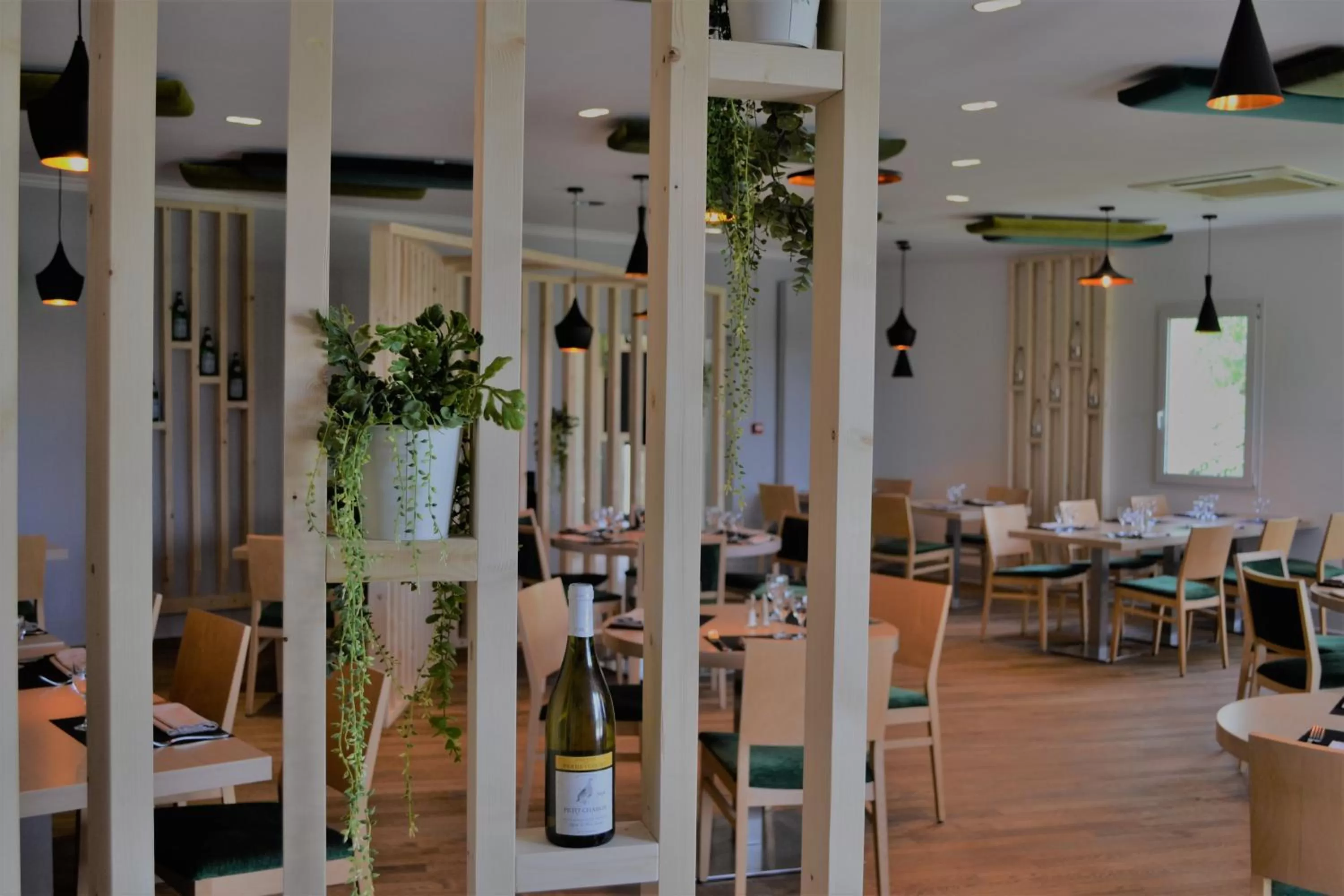 Restaurant/places to eat in Kyriad Auxerre Appoigny