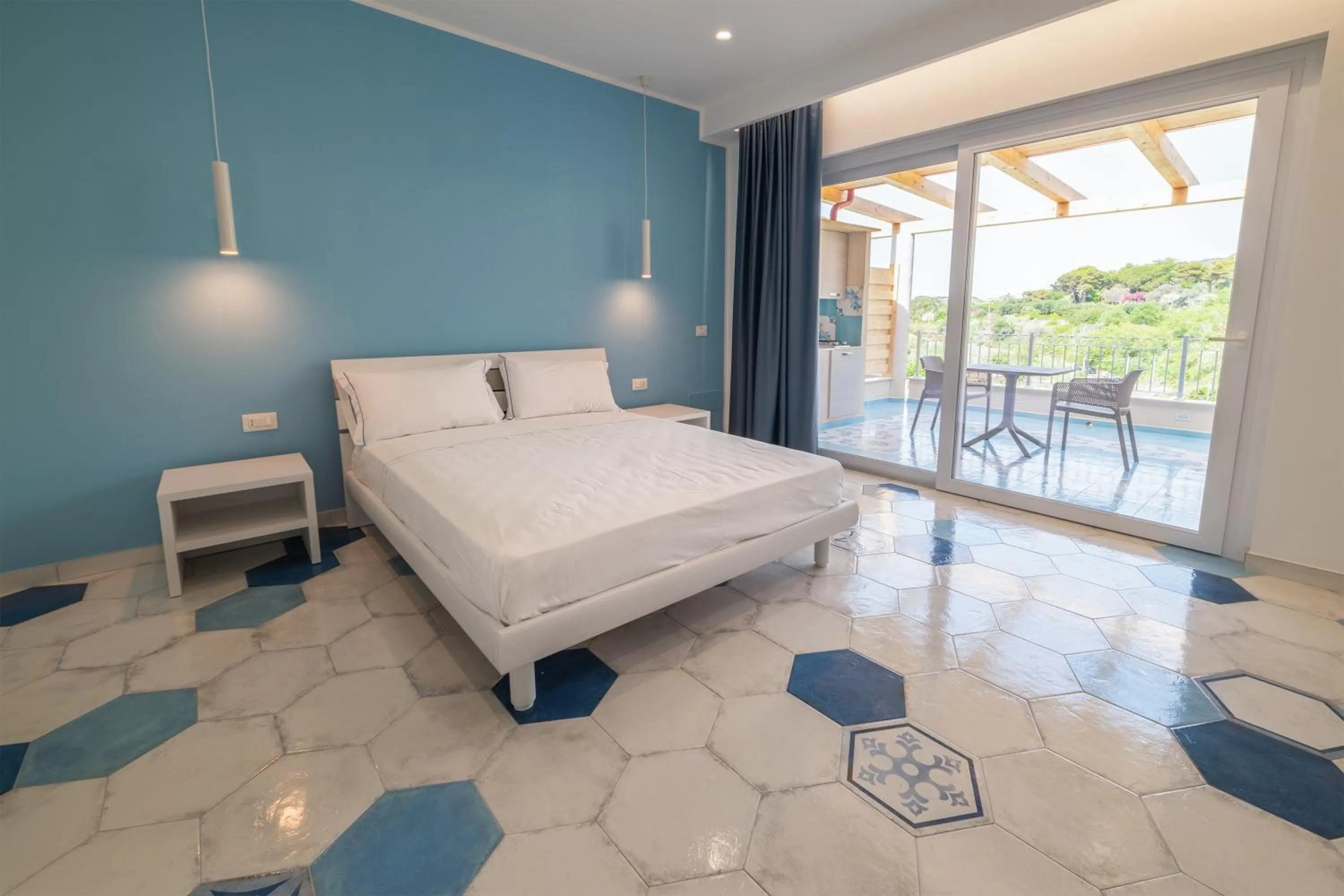 Photo of the whole room, Bed in Residence New Paradise