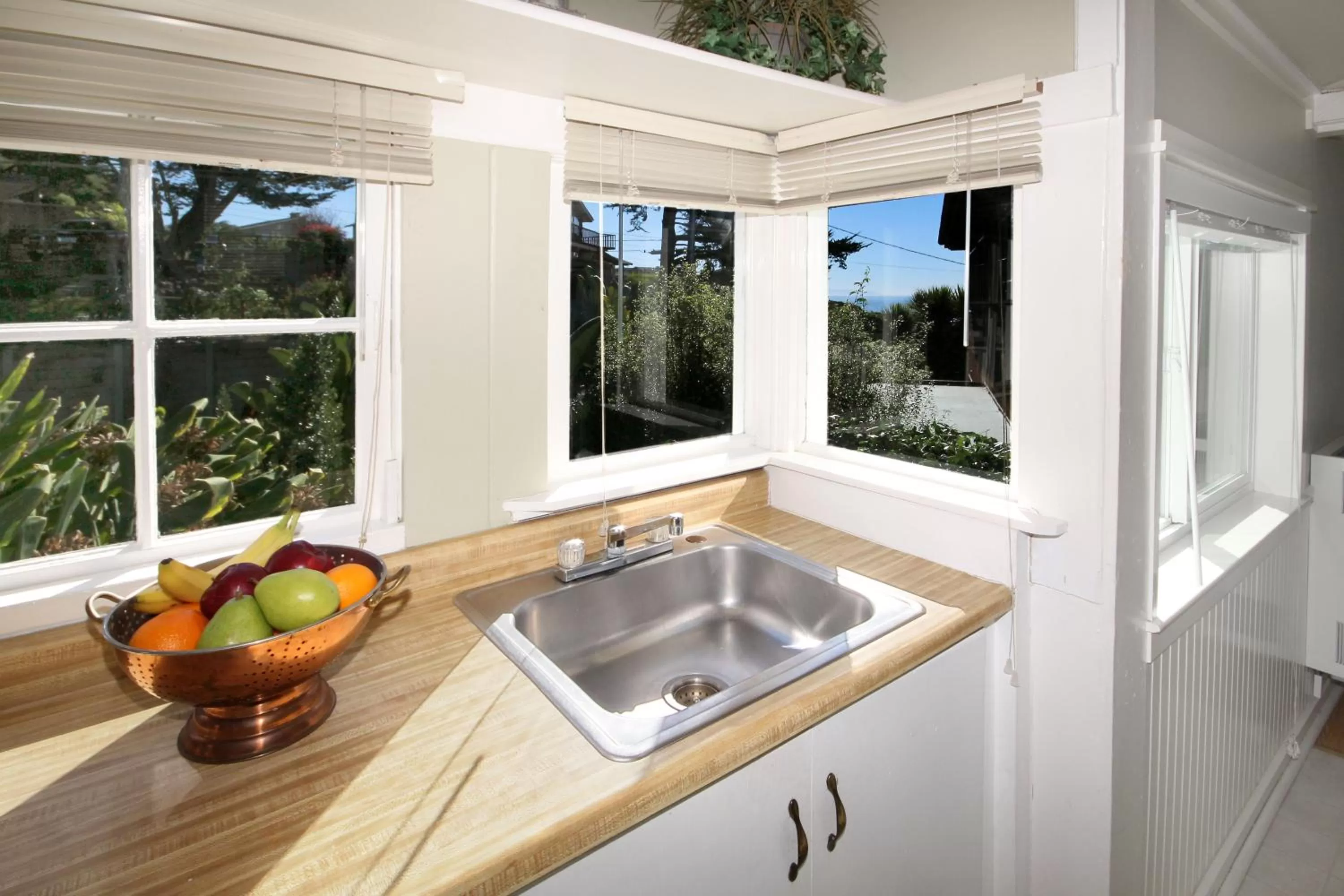 Kitchen or kitchenette in Ocean Echo Inn & Beach Cottages