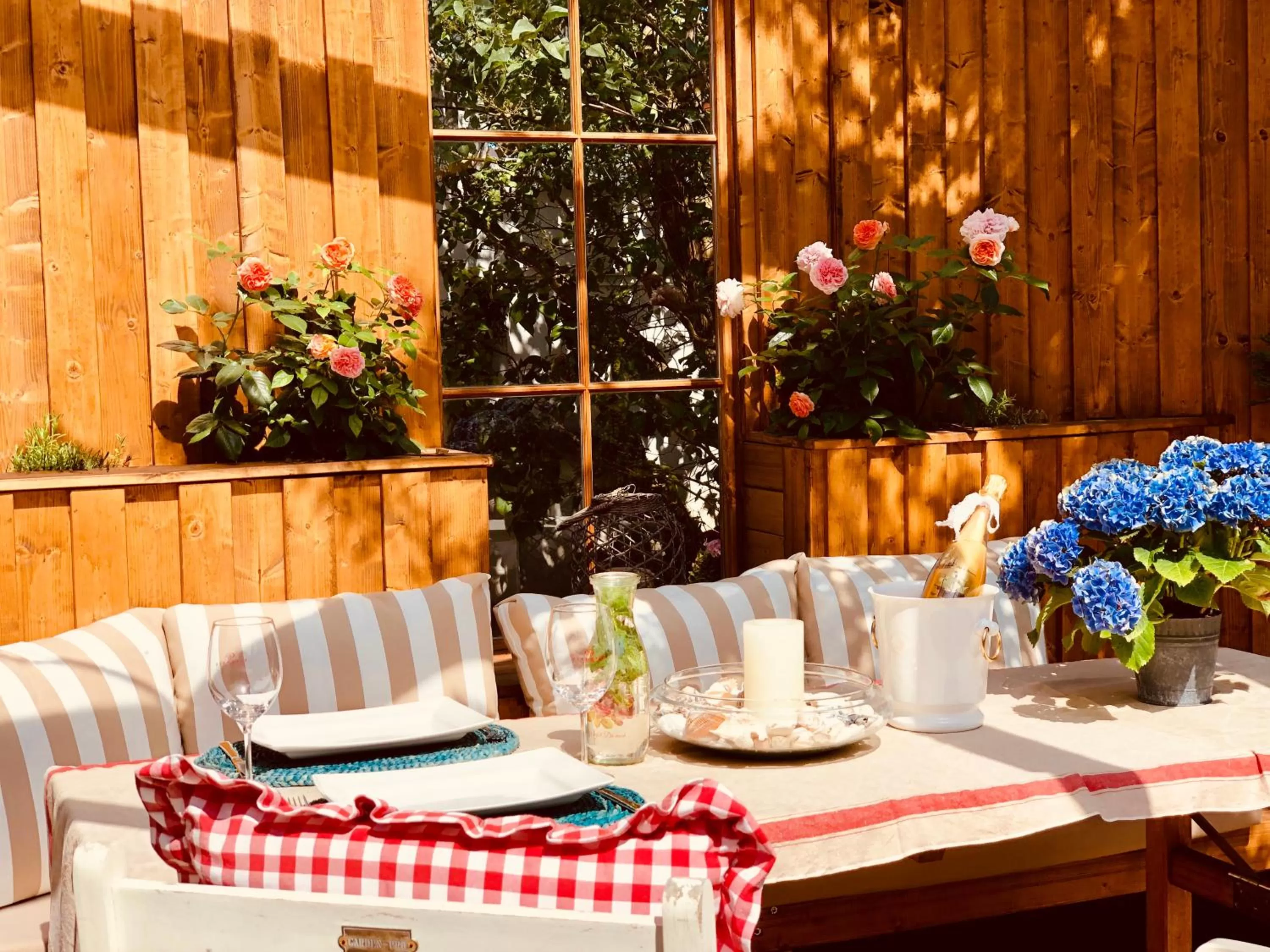 Balcony/Terrace, Restaurant/Places to Eat in Weißt Du noch - Gästehäuser & Suiten