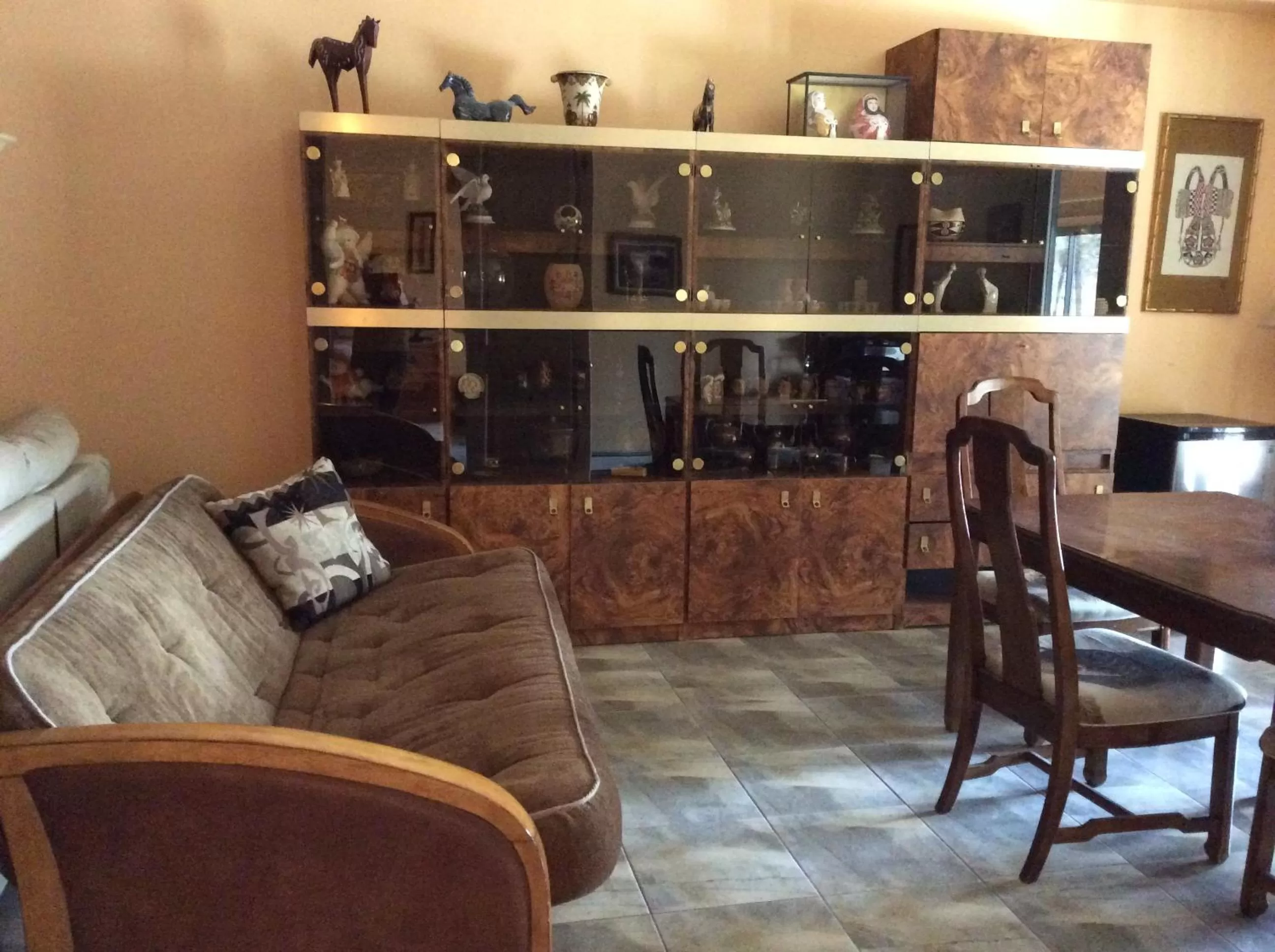 Dining area in Elktrace Bed and Breakfast