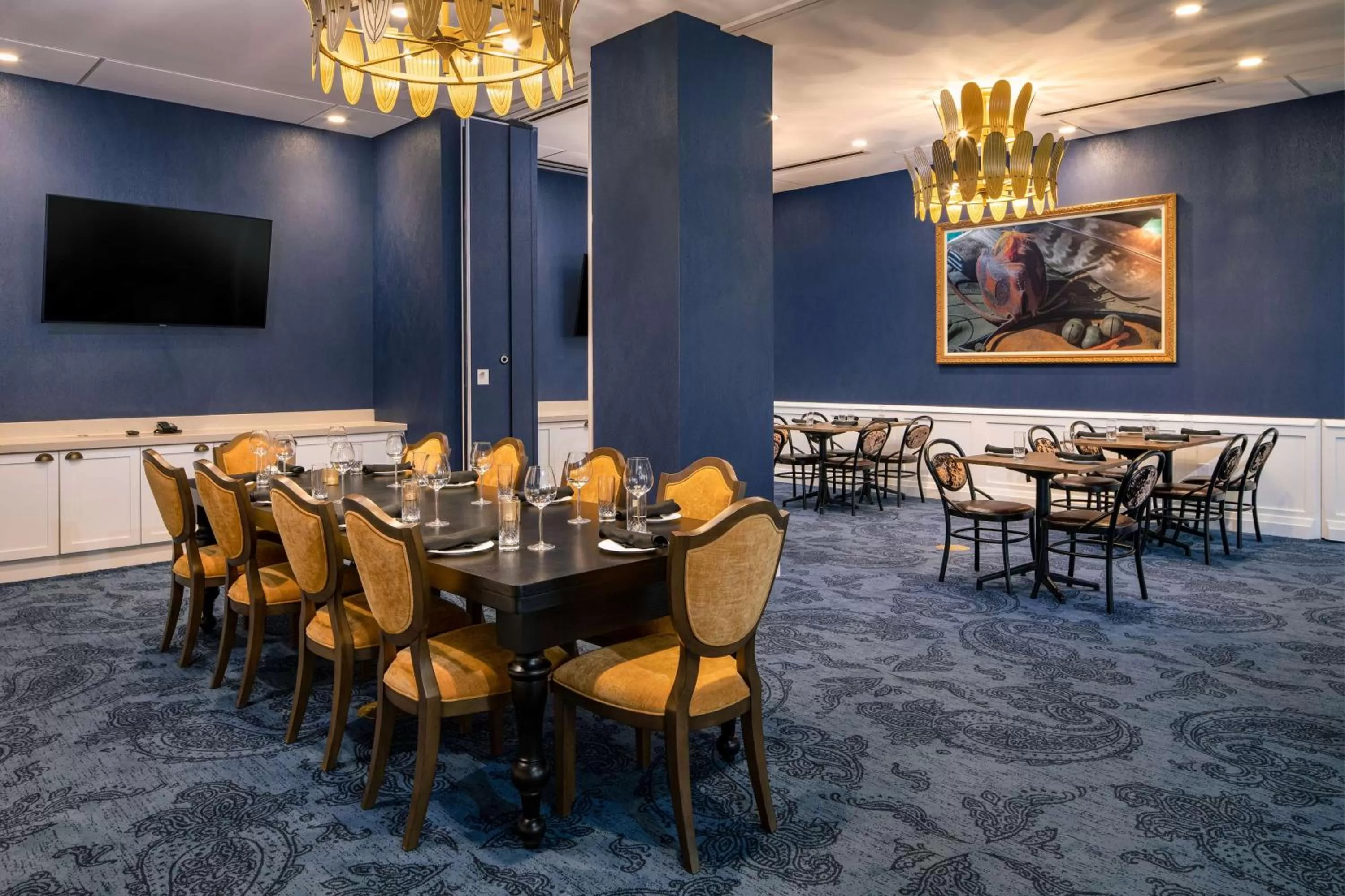 Restaurant/places to eat in The Peregrine Omaha Downtown Curio Collection By Hilton