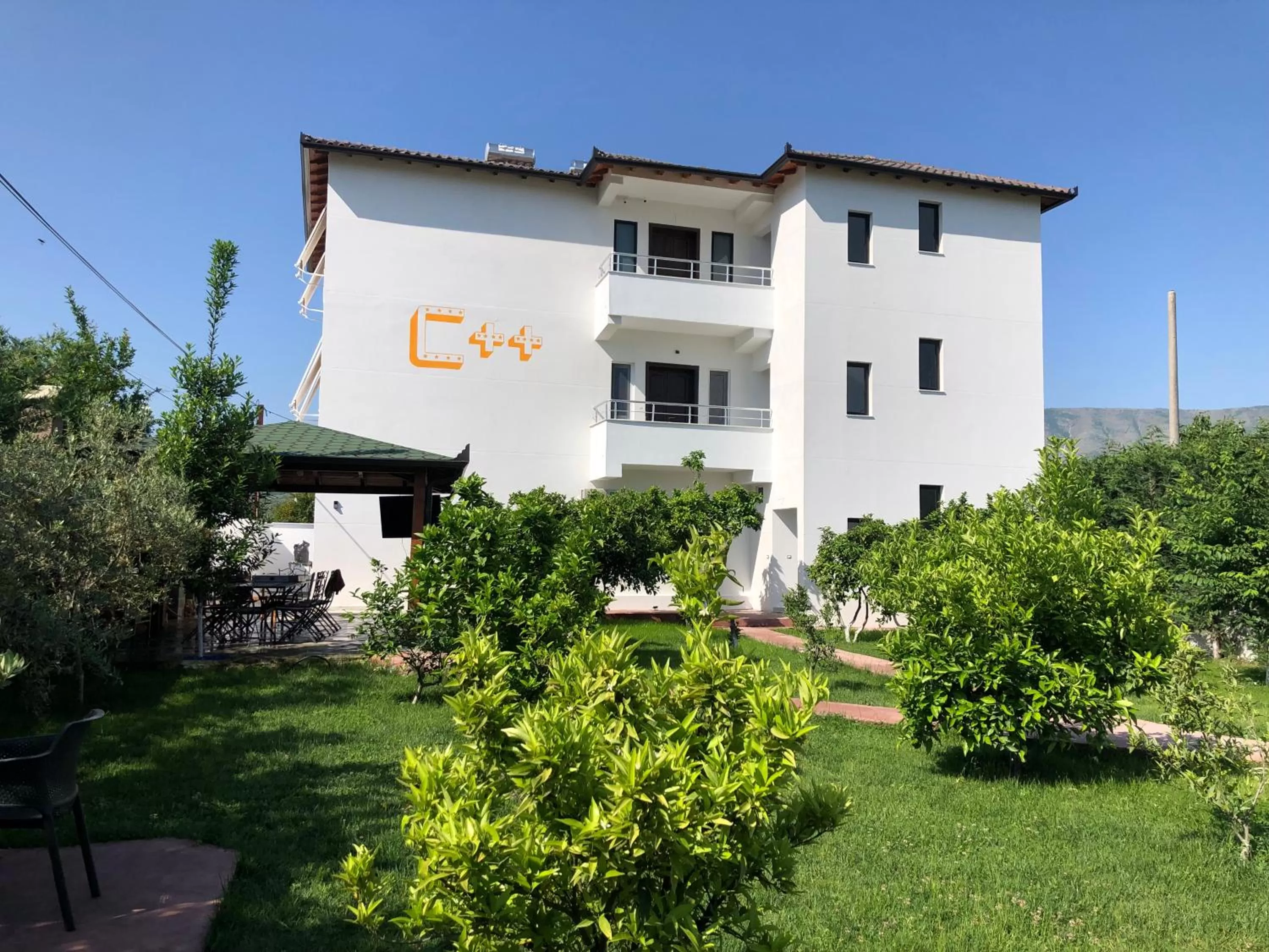 Property Building in Vila C++