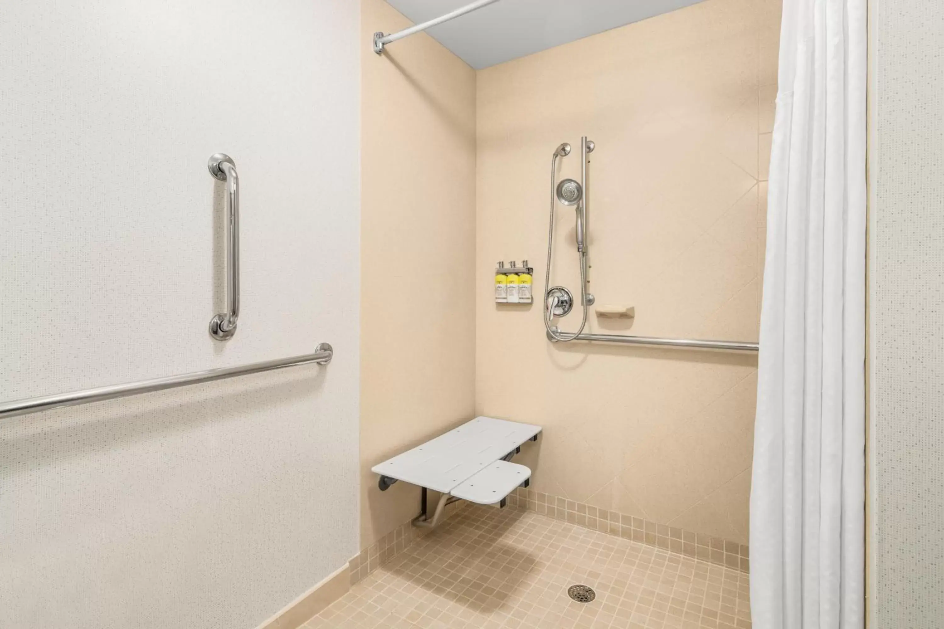 Suite - Mobility Access Roll in Shower/Non-Smoking in Holiday Inn Express & Suites Wilmington-Newark, an IHG Hotel Suite - Mobility Access Roll in Shower/Non-Smoking in Holiday Inn Express & Suites Wilmington-Newark, an IHG Hotel