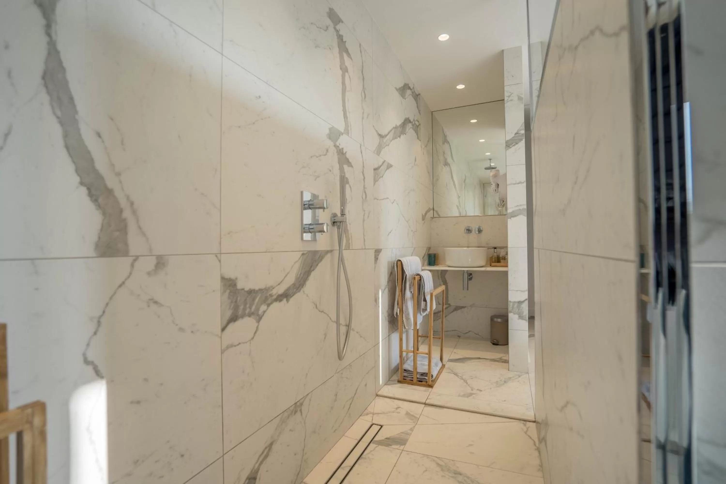 Shower in Hotel le Mandala