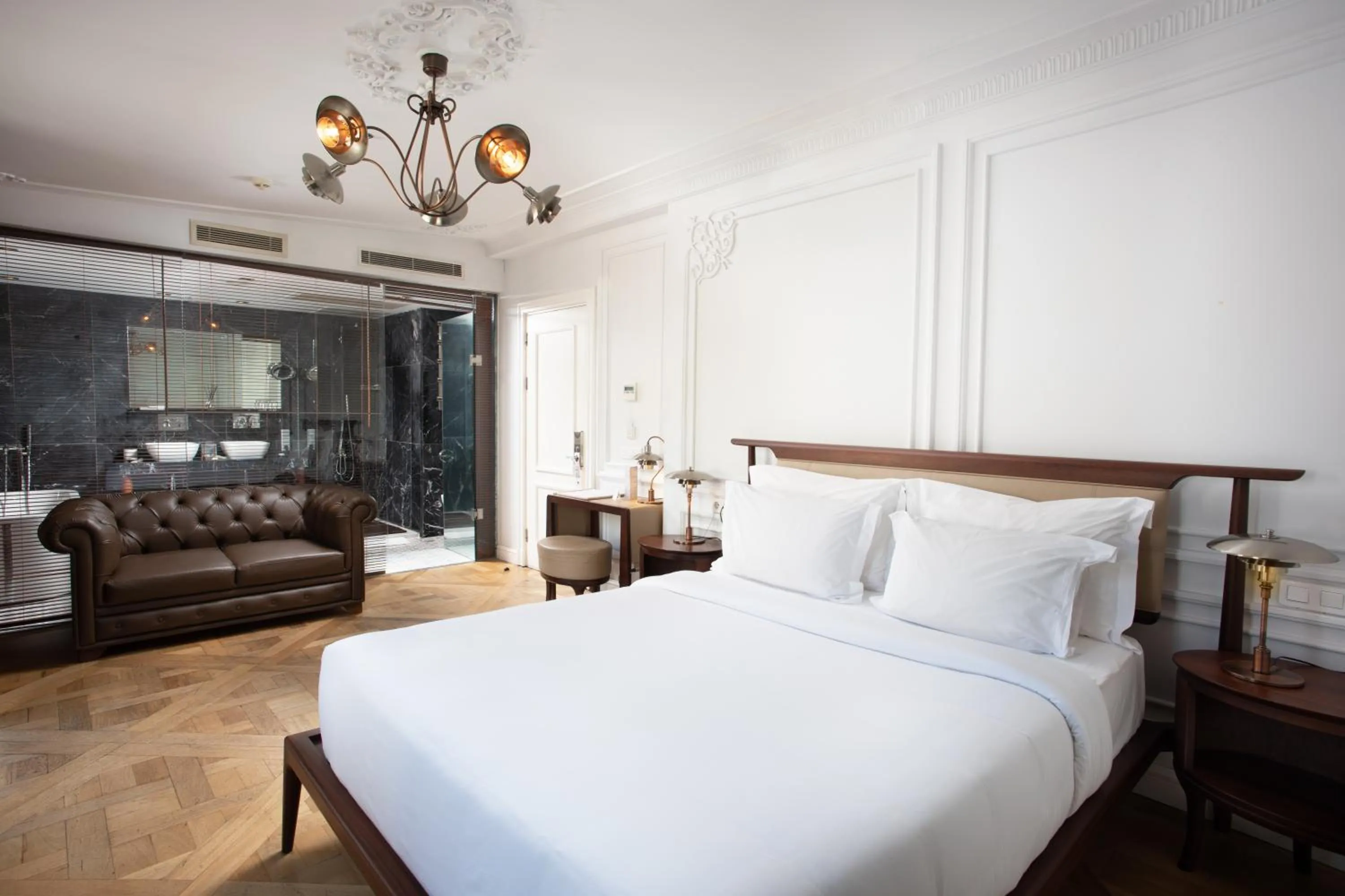 Bed in Georges Hotel Galata