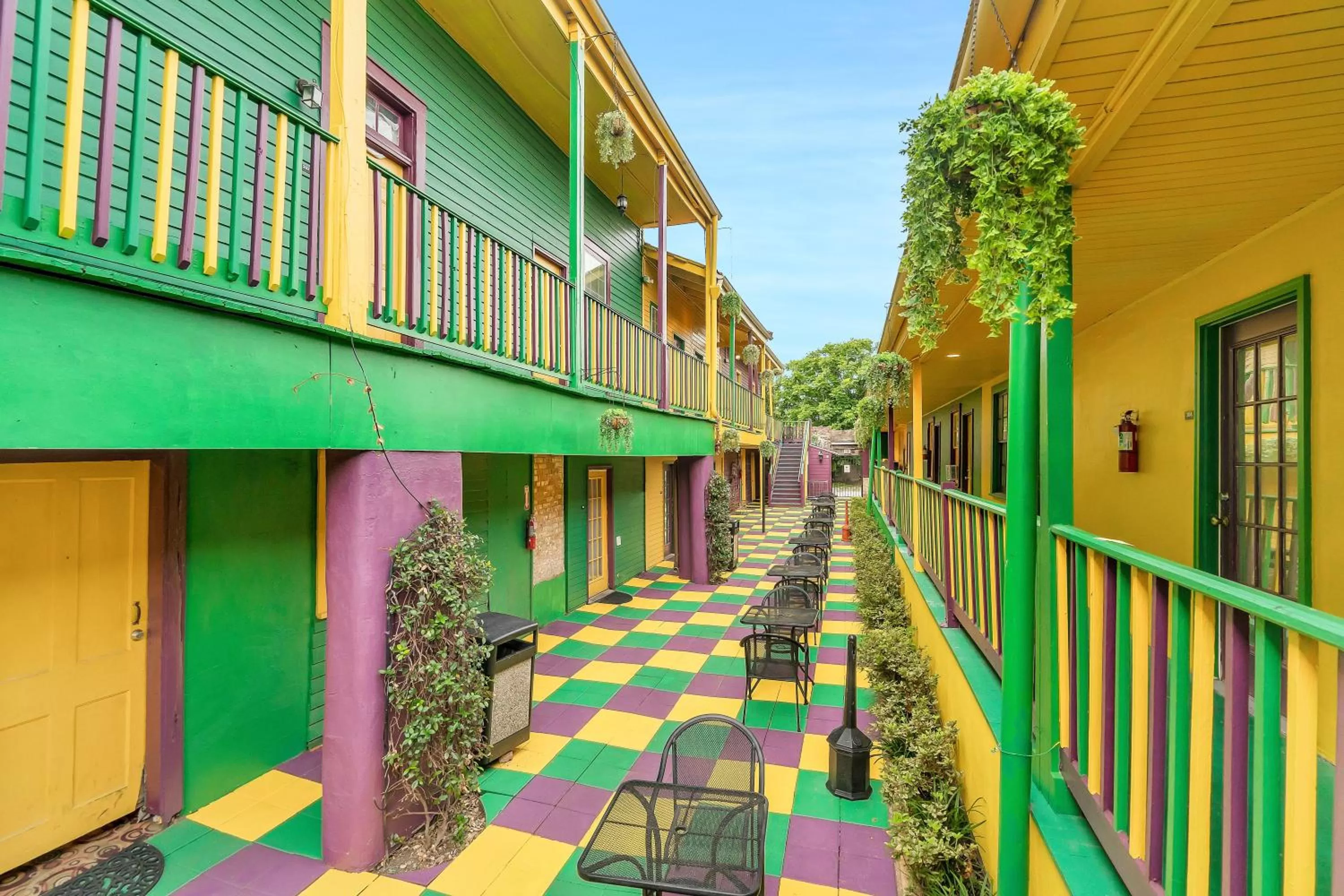 Property building in Historic Mardi Gras Inn