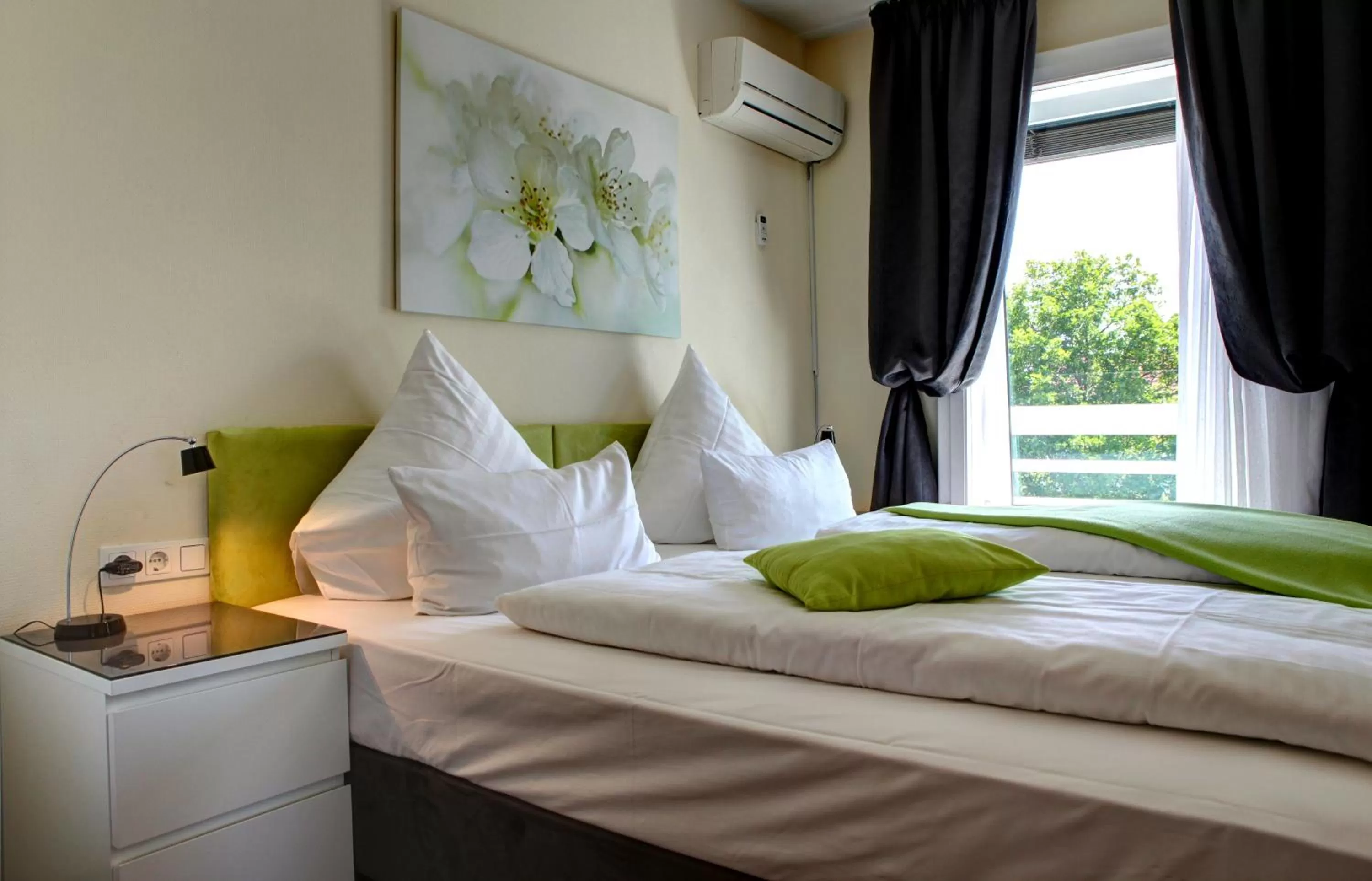 Photo of the whole room, Bed in Gartenstadt Hotel