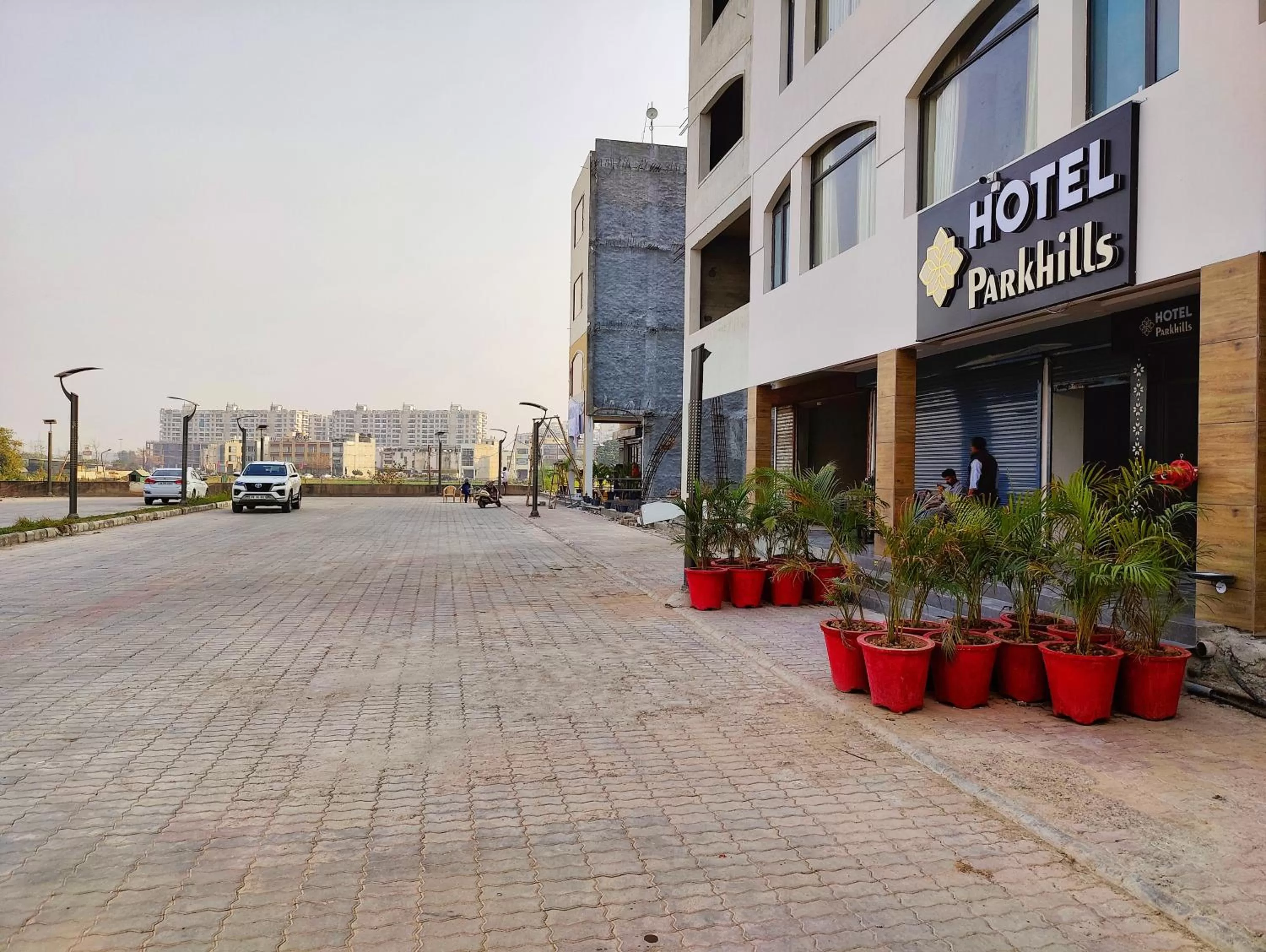 Property building in Hotel Park Hills