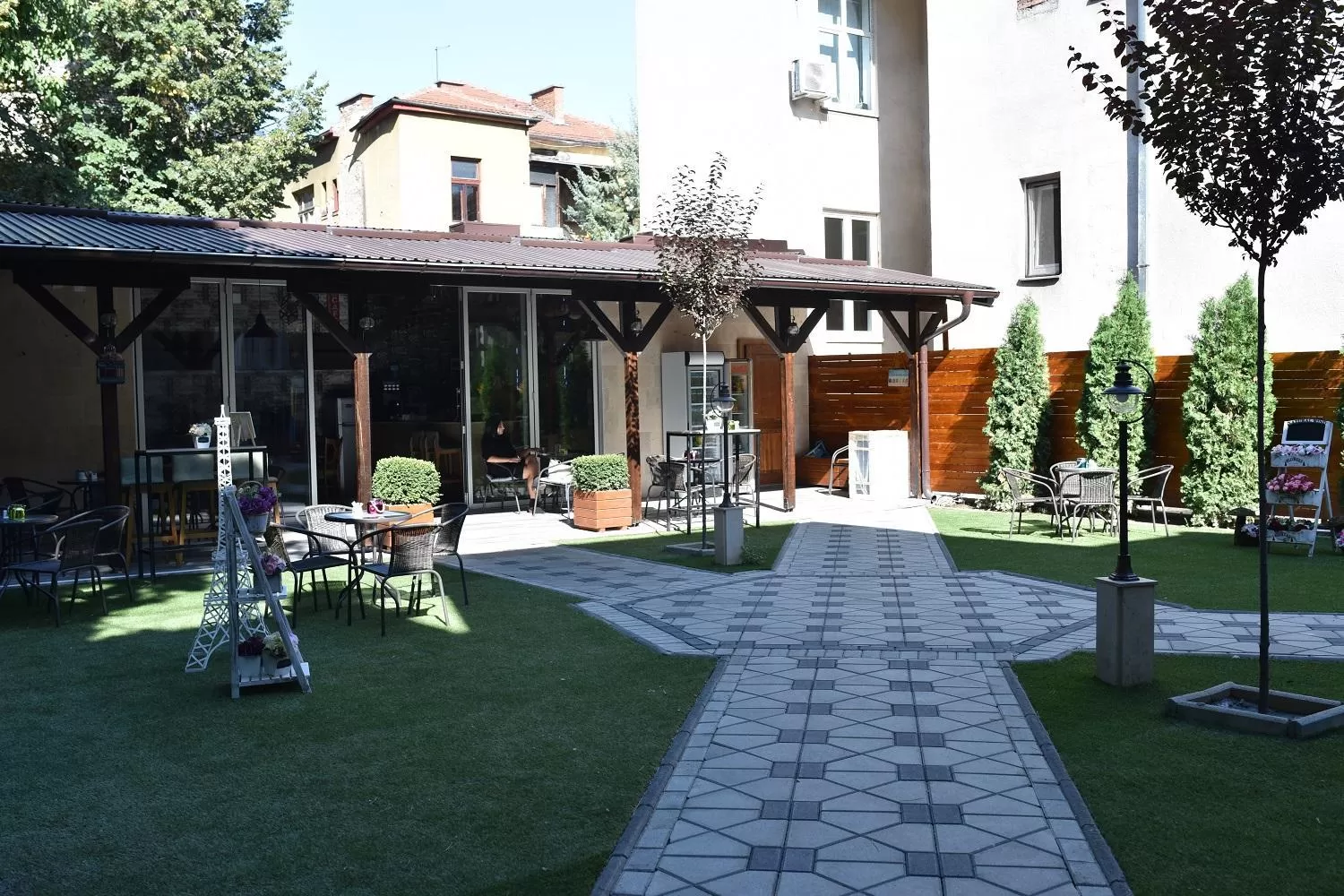 Villa Nina Hotel & Lounge bar