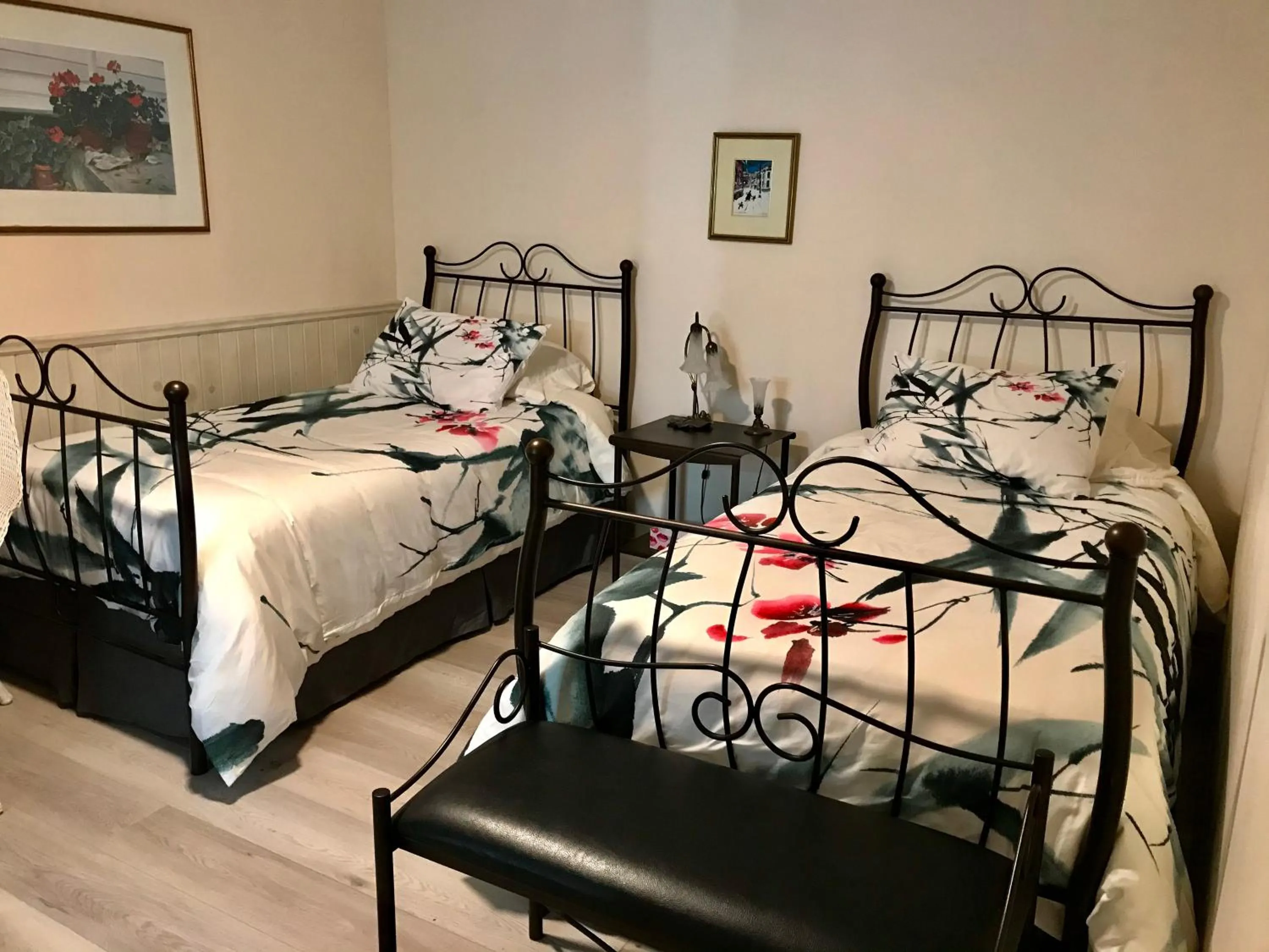 Bed in Auberge du Sault-à-la-Puce