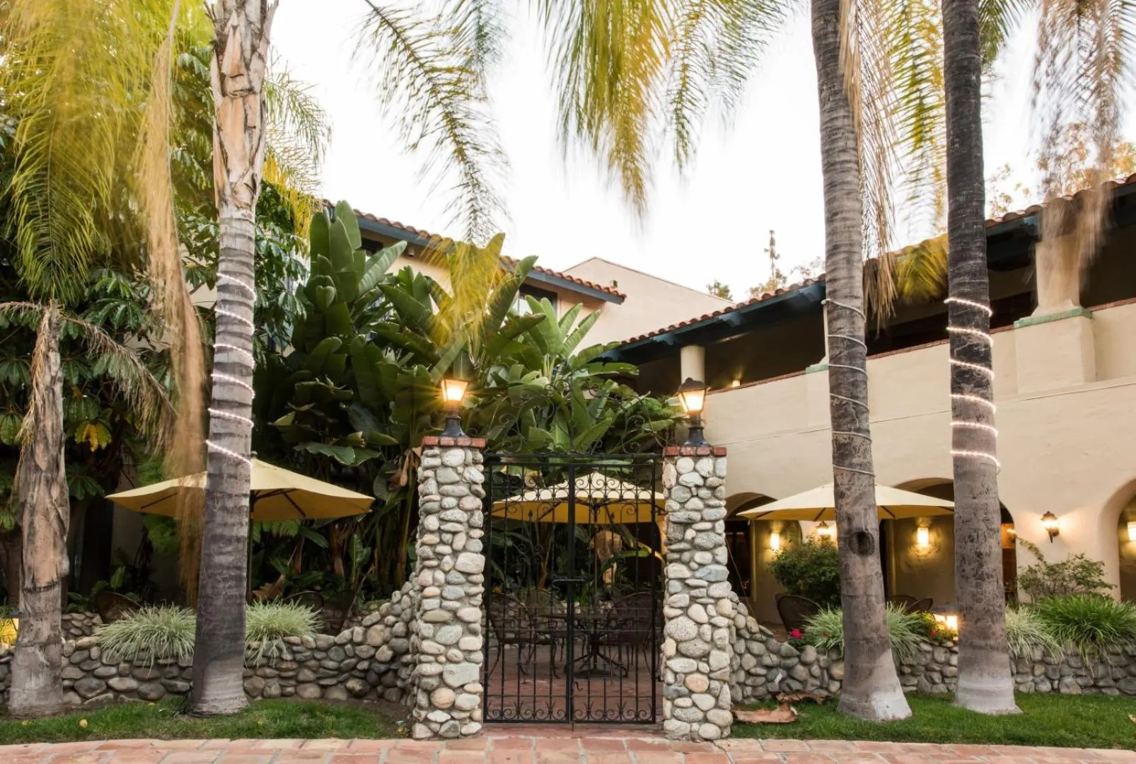 Property building in Vanllee Hotel