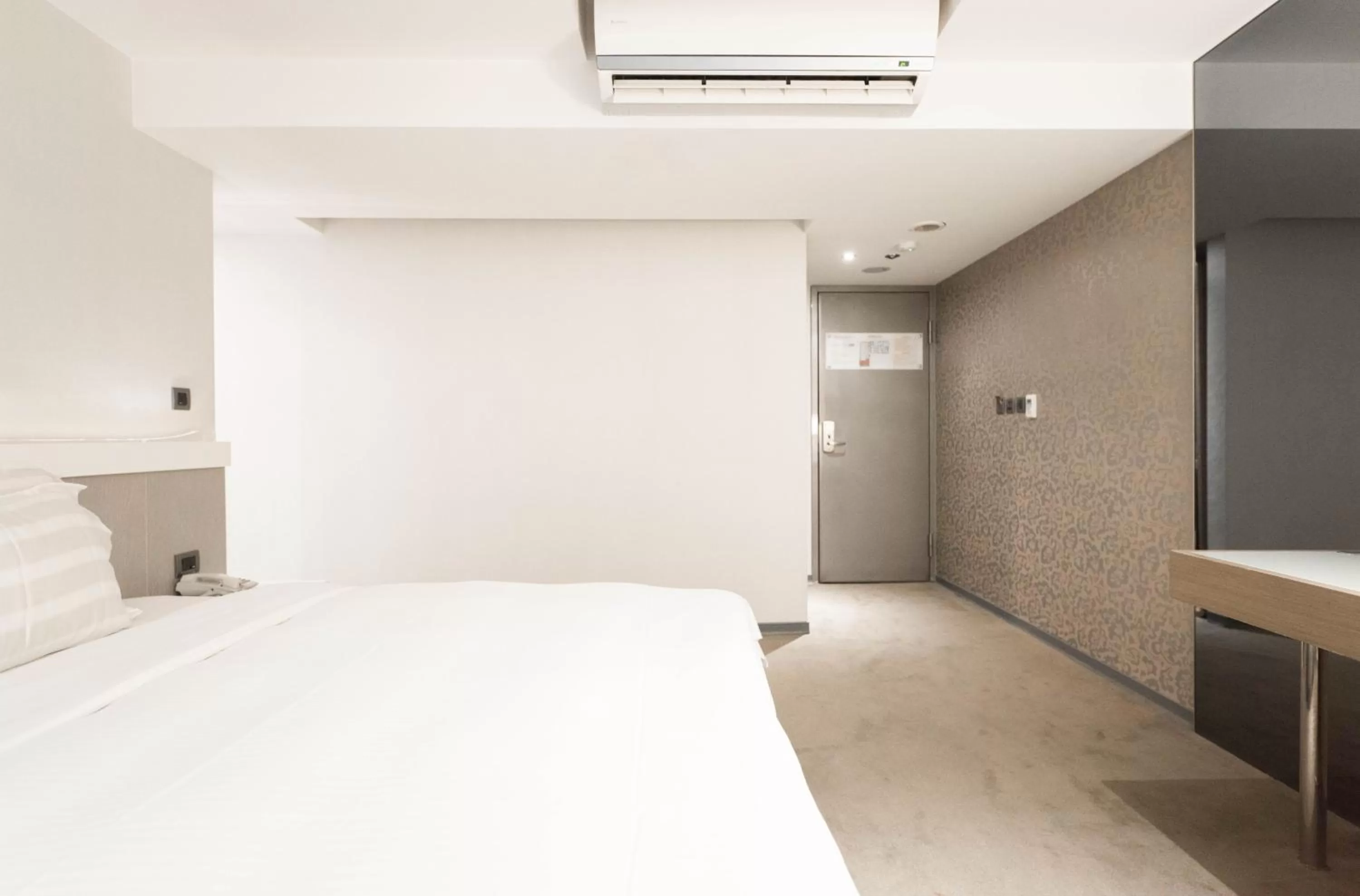 Photo of the whole room, Bed in Saual Keh Hotel