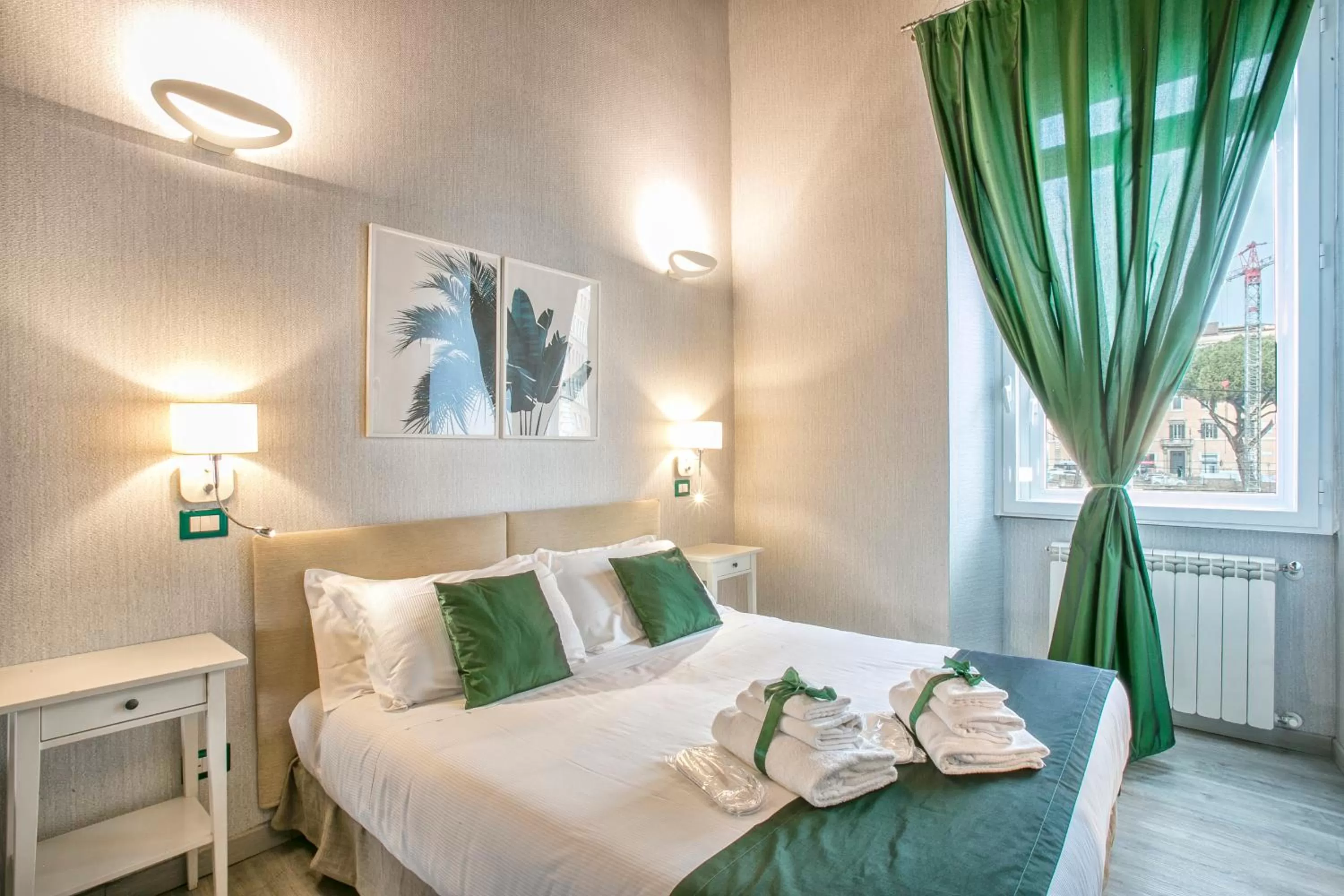 Photo of the whole room, Bed in History Suite