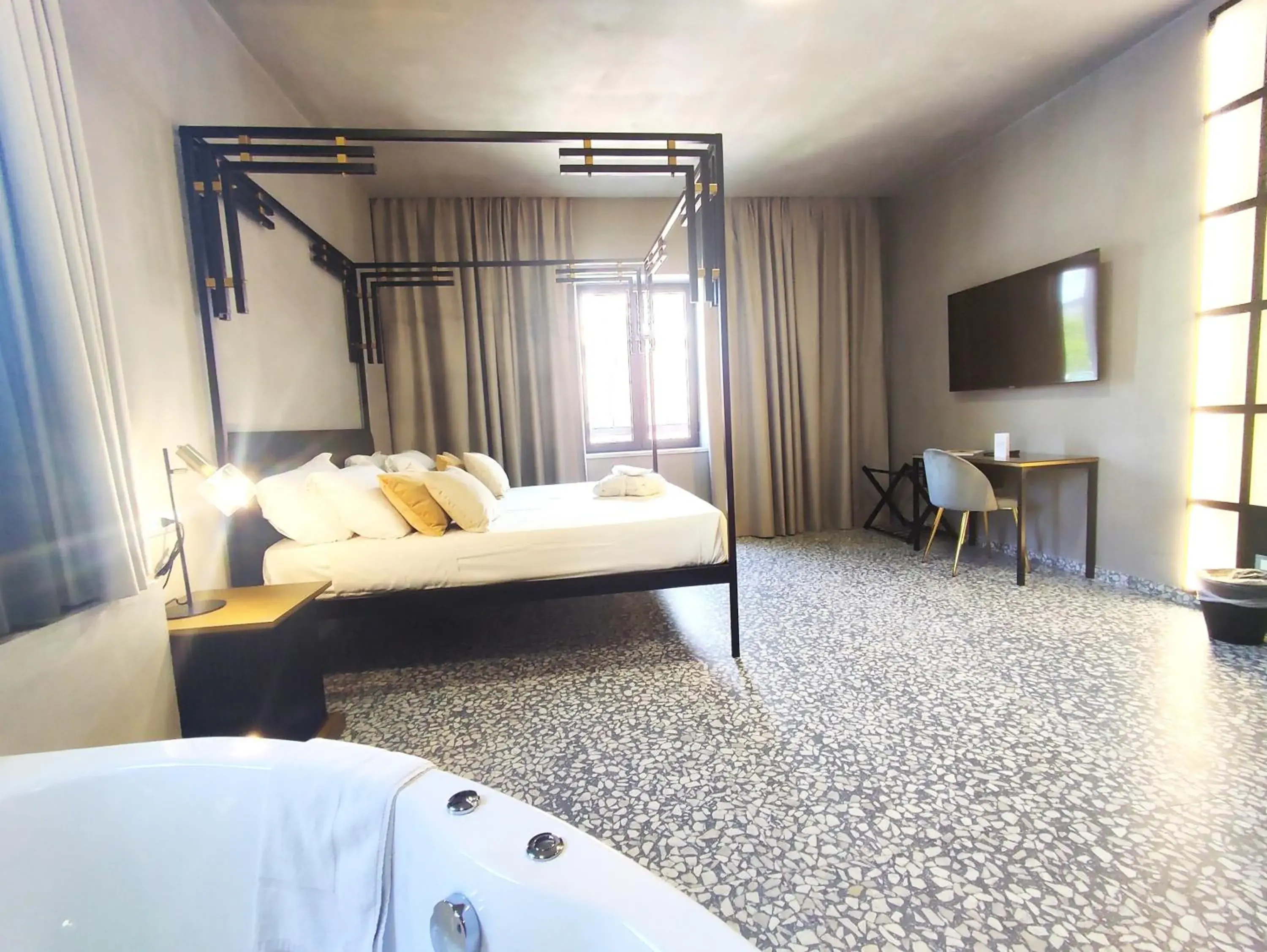 Deluxe Double Room with Bath in Hotel Nuvò Deluxe Double Room with Bath in Hotel Nuvò