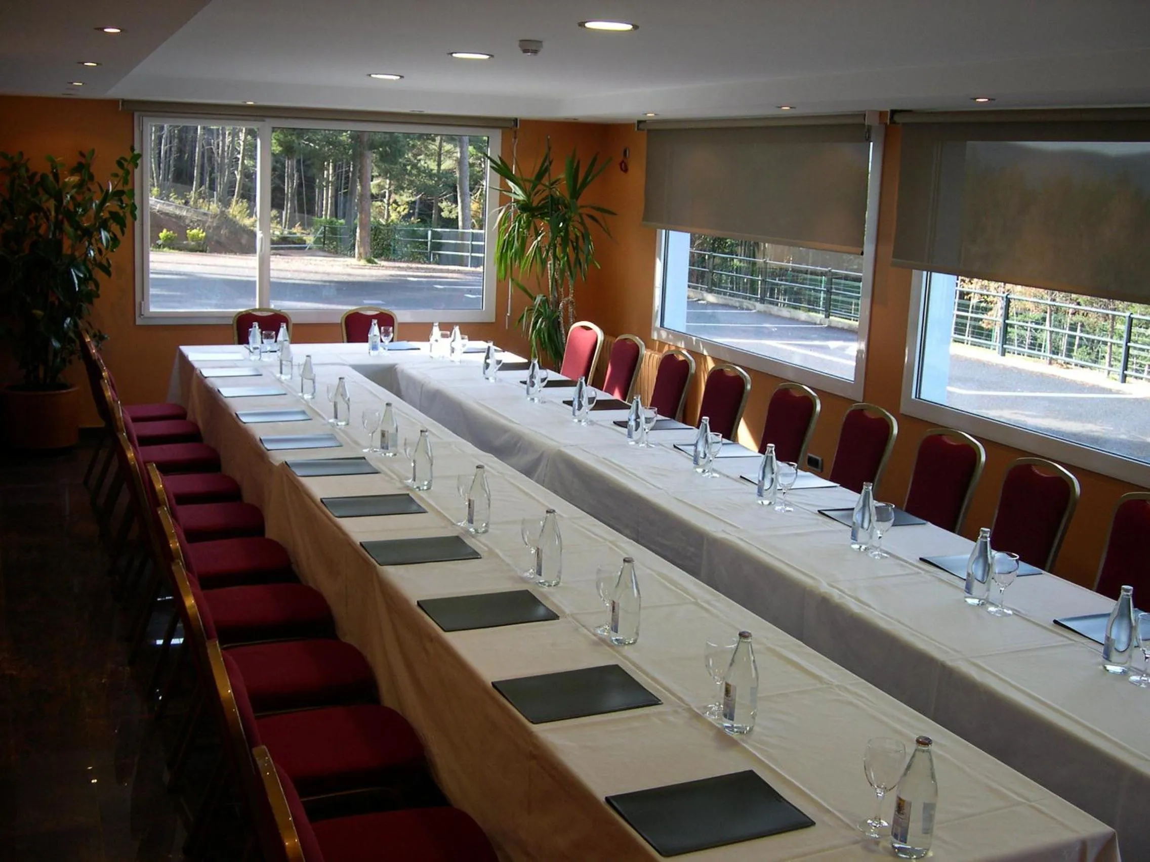 Business facilities in Coma Bella